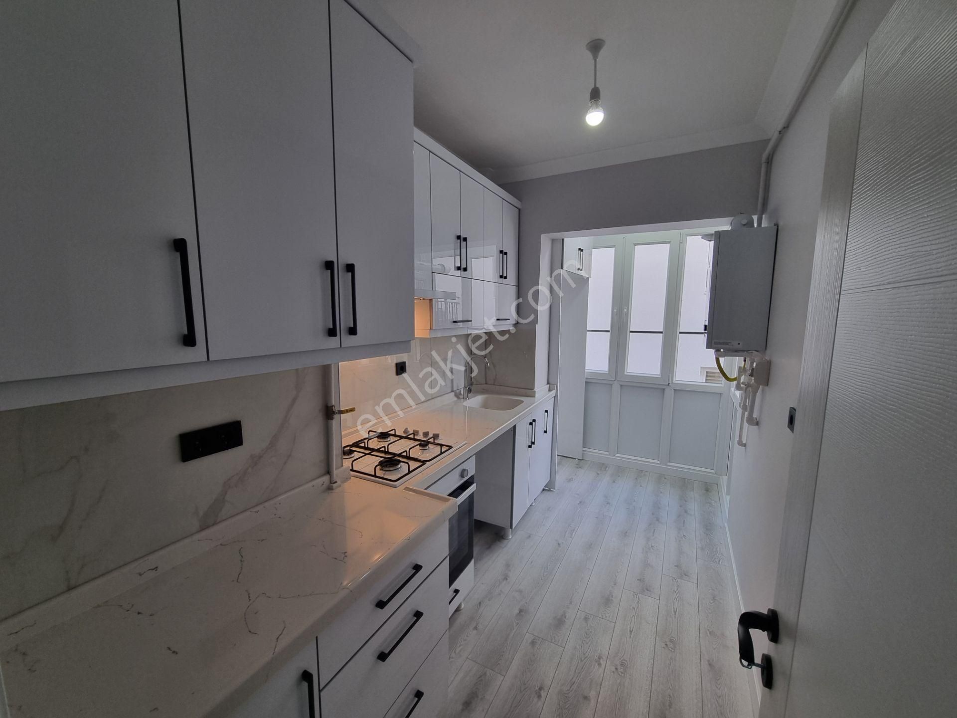 Aşağı Eğlence Azık Sokakta 3+1 Orta Kat İçi Komple Sıfırlanmış Güney Cephe - Görsel 26