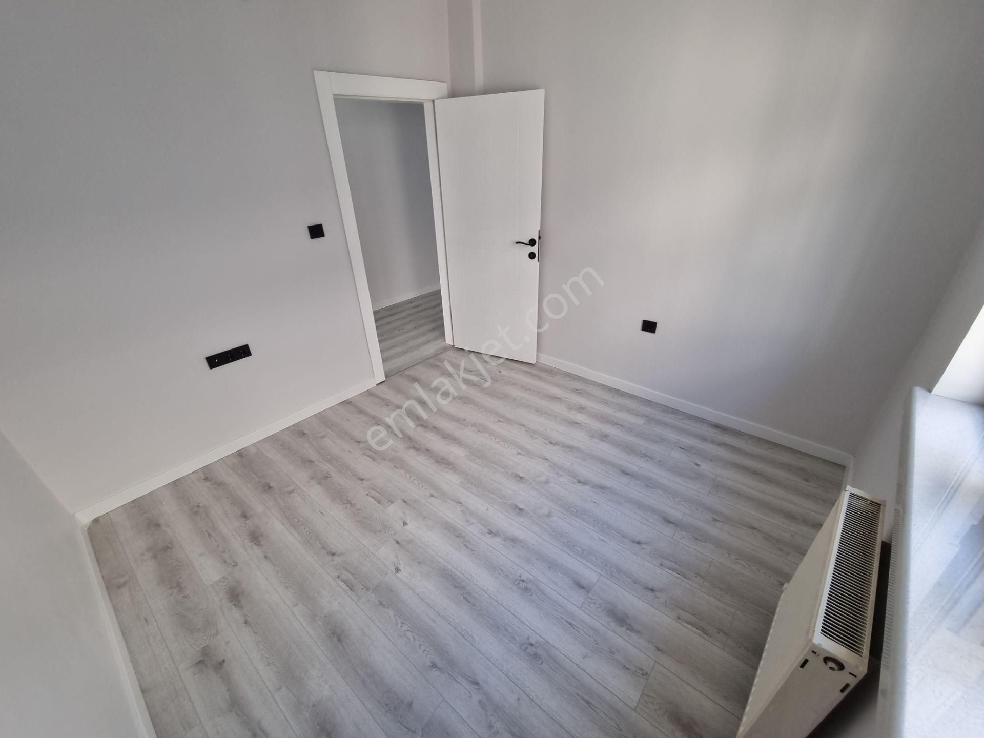 Aşağı Eğlence Azık Sokakta 3+1 Orta Kat İçi Komple Sıfırlanmış Güney Cephe - Görsel 19