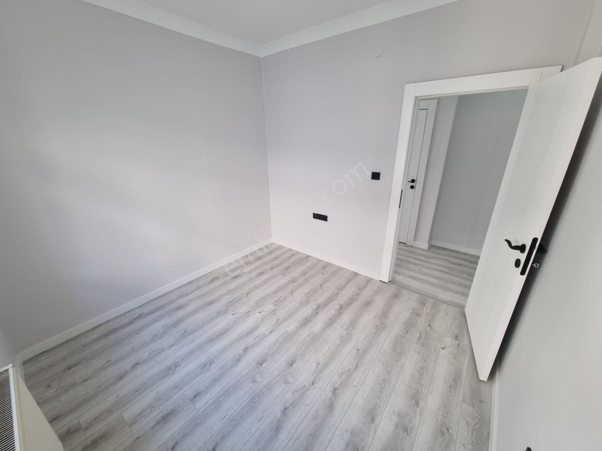 Aşağı Eğlence Azık Sokakta 3+1 Orta Kat İçi Komple Sıfırlanmış Güney Cephe - Görsel 20