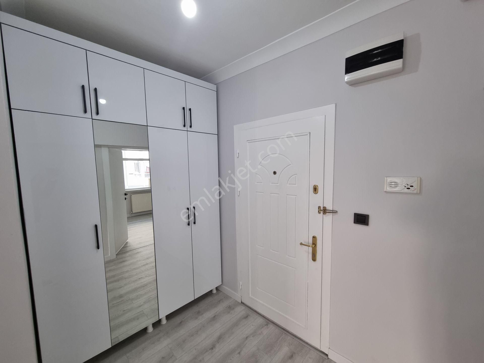 Aşağı Eğlence Azık Sokakta 3+1 Orta Kat İçi Komple Sıfırlanmış Güney Cephe - Görsel 21