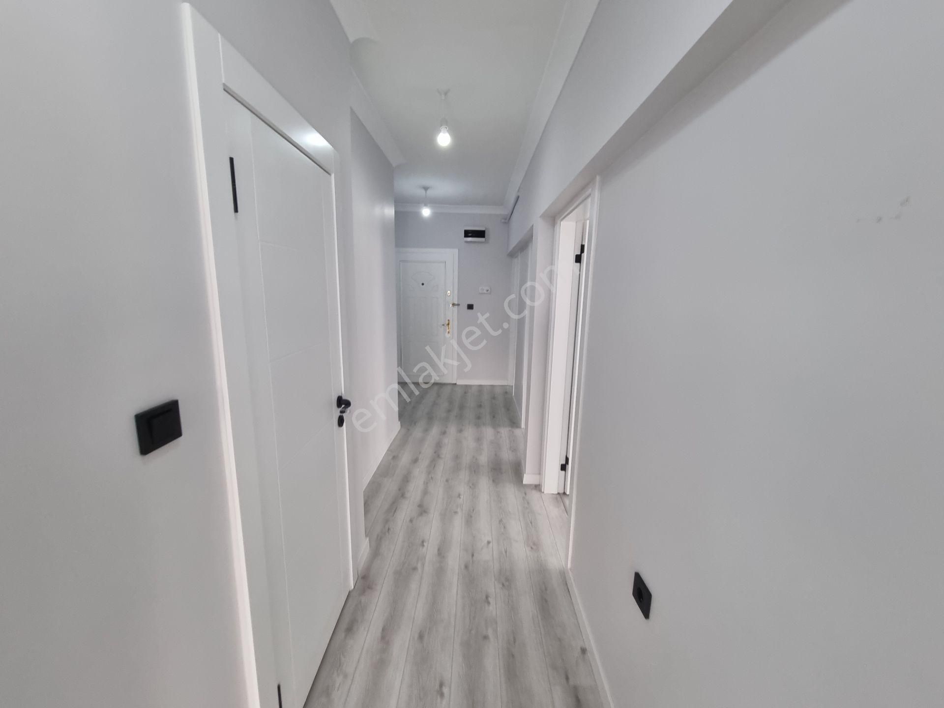 Aşağı Eğlence Azık Sokakta 3+1 Orta Kat İçi Komple Sıfırlanmış Güney Cephe - Görsel 17