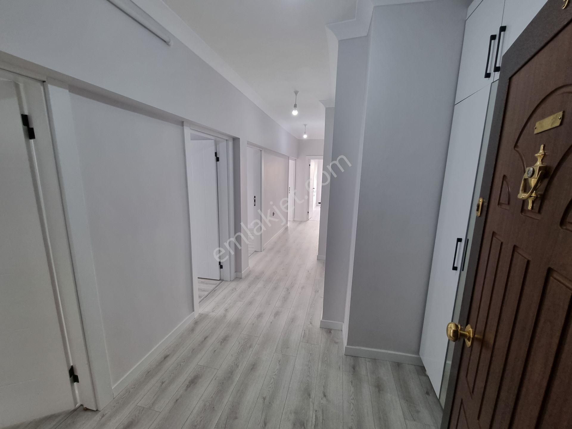 Aşağı Eğlence Azık Sokakta 3+1 Orta Kat İçi Komple Sıfırlanmış Güney Cephe - Görsel 2