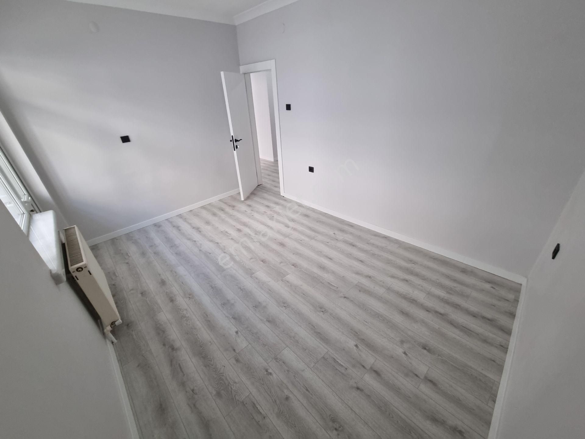 Aşağı Eğlence Azık Sokakta 3+1 Orta Kat İçi Komple Sıfırlanmış Güney Cephe - Görsel 23