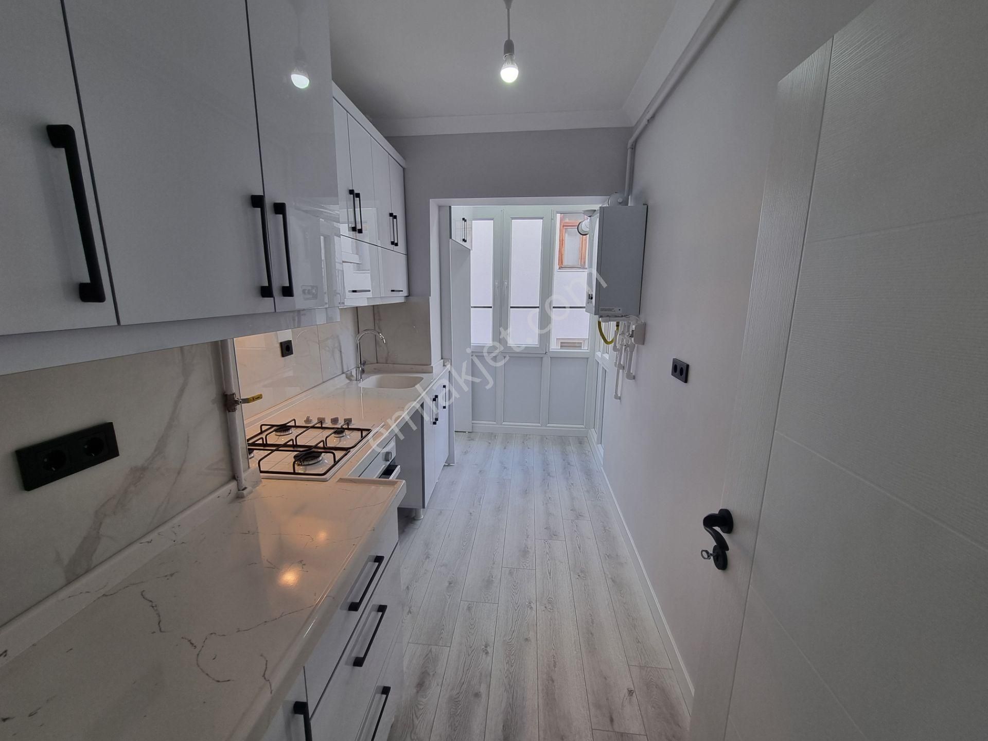 Aşağı Eğlence Azık Sokakta 3+1 Orta Kat İçi Komple Sıfırlanmış Güney Cephe - Görsel 27