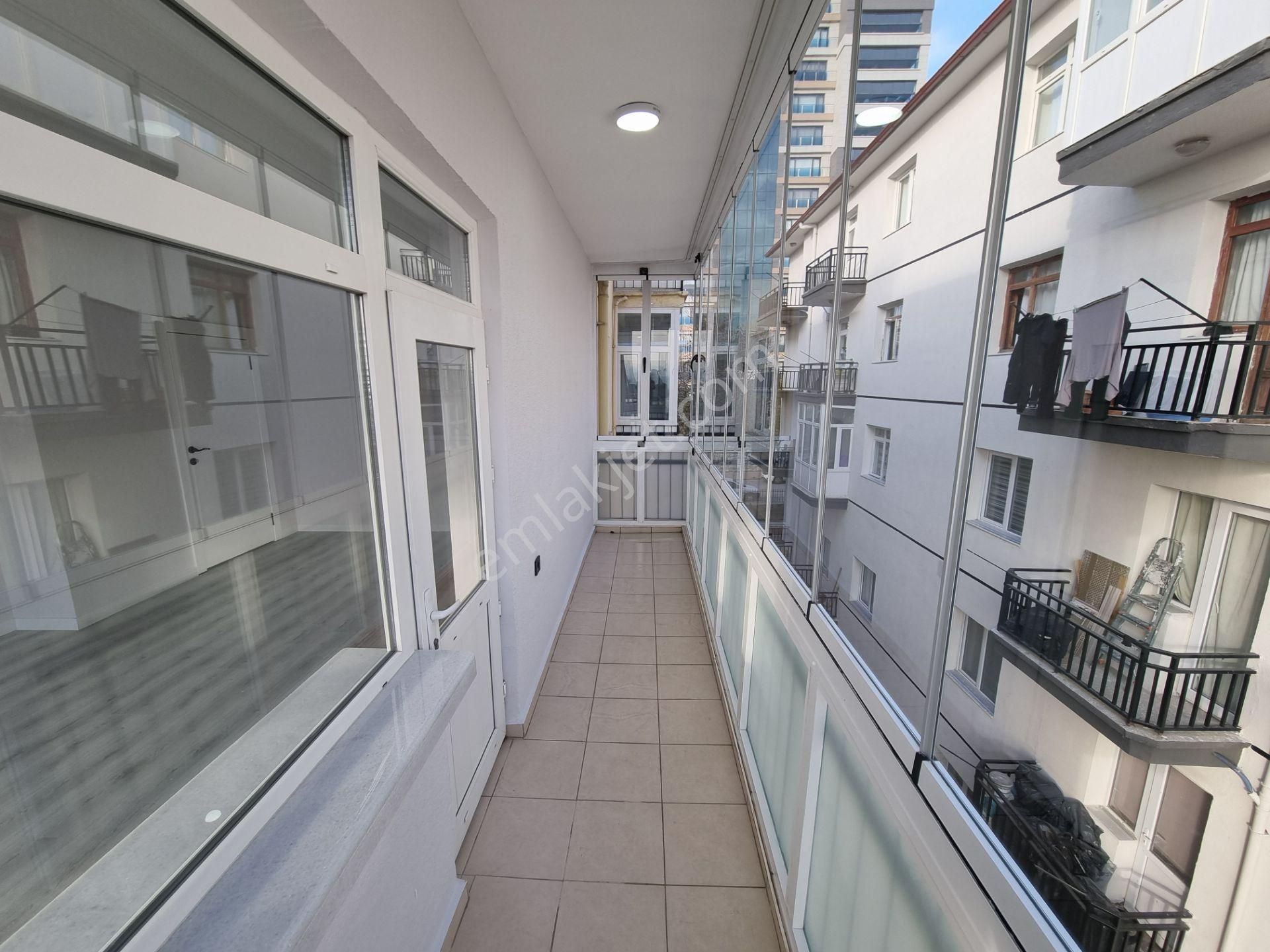 Aşağı Eğlence Azık Sokakta 3+1 Orta Kat İçi Komple Sıfırlanmış Güney Cephe - Görsel 9