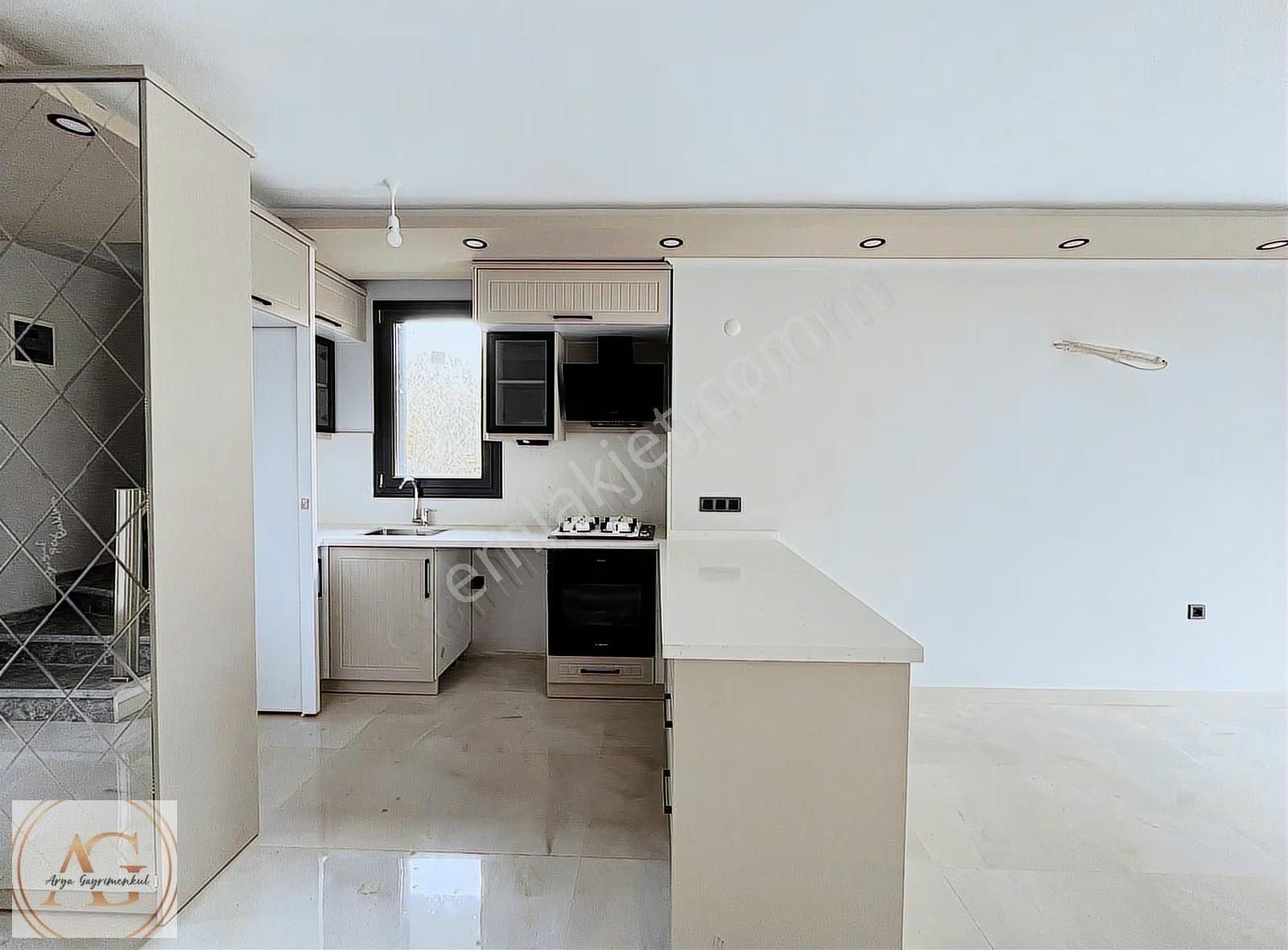Küçükuyu'da Denize Yakın, Havuzlu, 140m² 3+1 Satılık Villa - Görsel 8