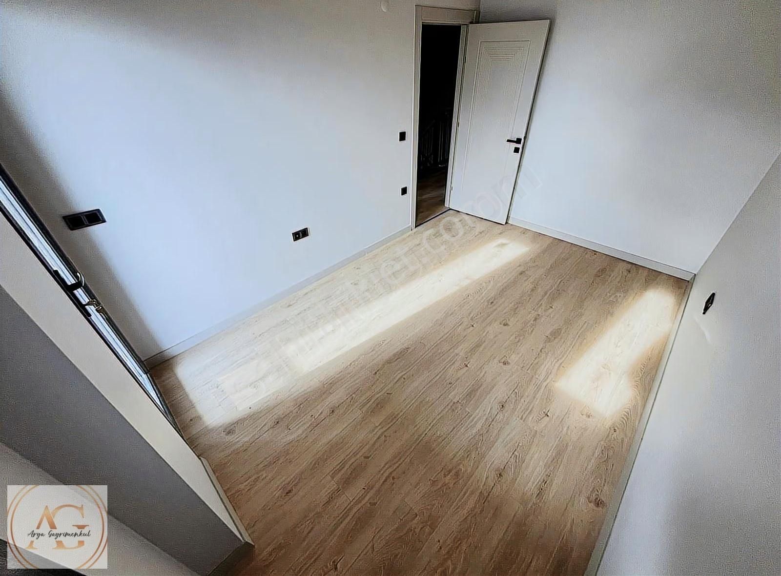 Küçükuyu'da Denize Yakın, Havuzlu, 140m² 3+1 Satılık Villa - Görsel 9