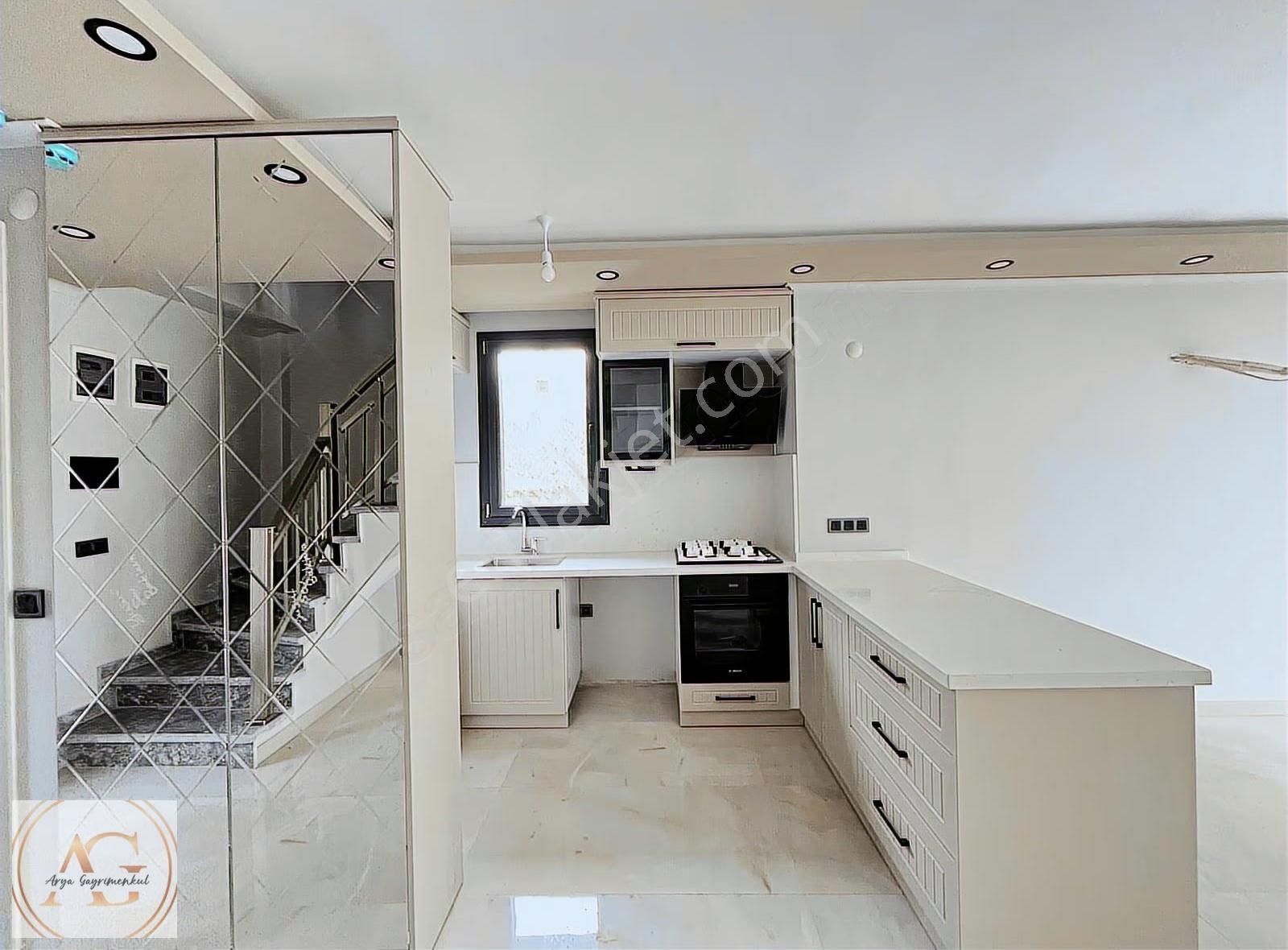 Küçükuyu'da Denize Yakın, Havuzlu, 140m² 3+1 Satılık Villa - Görsel 21