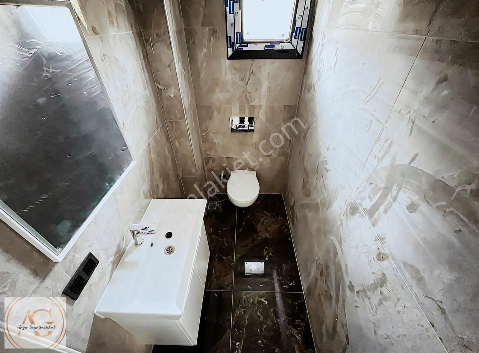 Küçükuyu'da Denize Yakın, Havuzlu, 140m² 3+1 Satılık Villa - Görsel 32