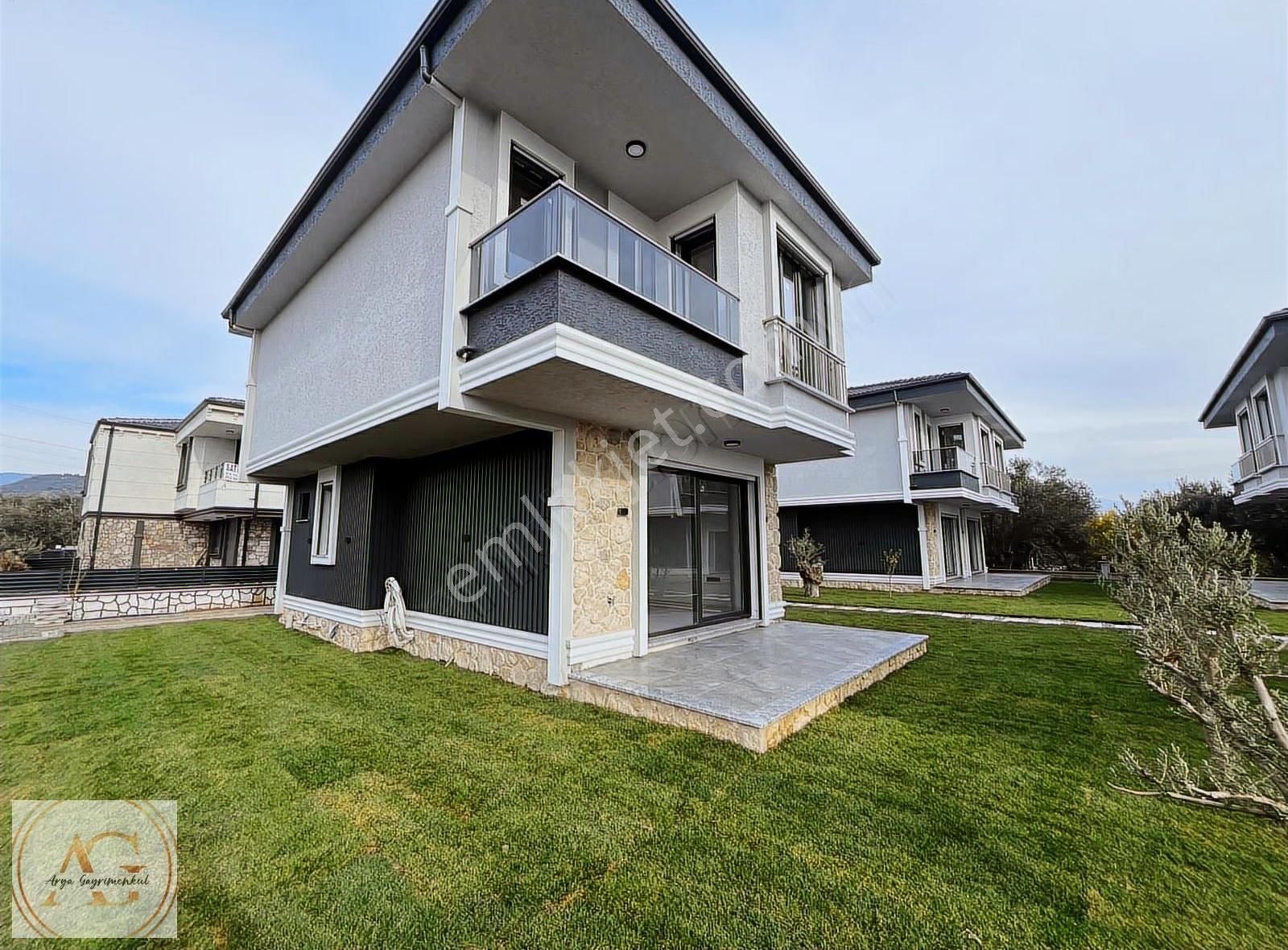 Küçükuyu'da Denize Yakın, Havuzlu, 140m² 3+1 Satılık Villa - Görsel 20