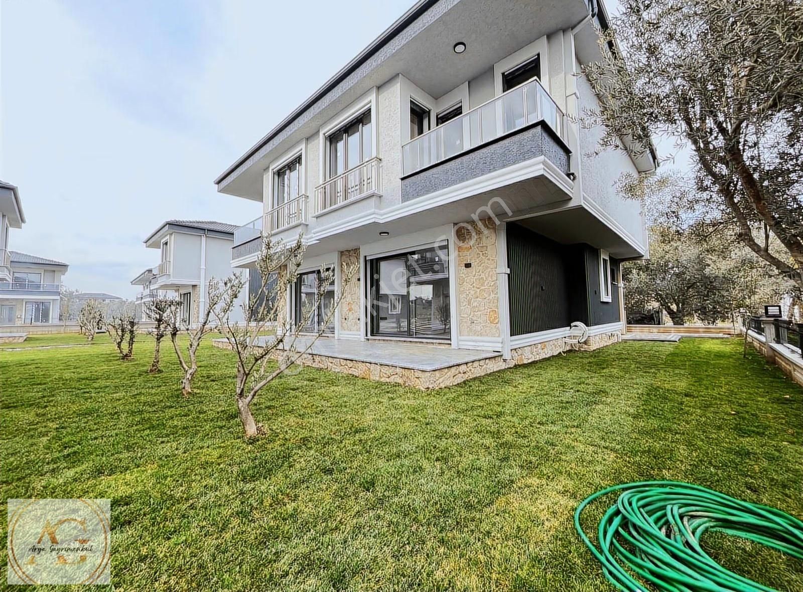 Küçükuyu'da Denize Yakın, Havuzlu, 140m² 3+1 Satılık Villa - Görsel 27