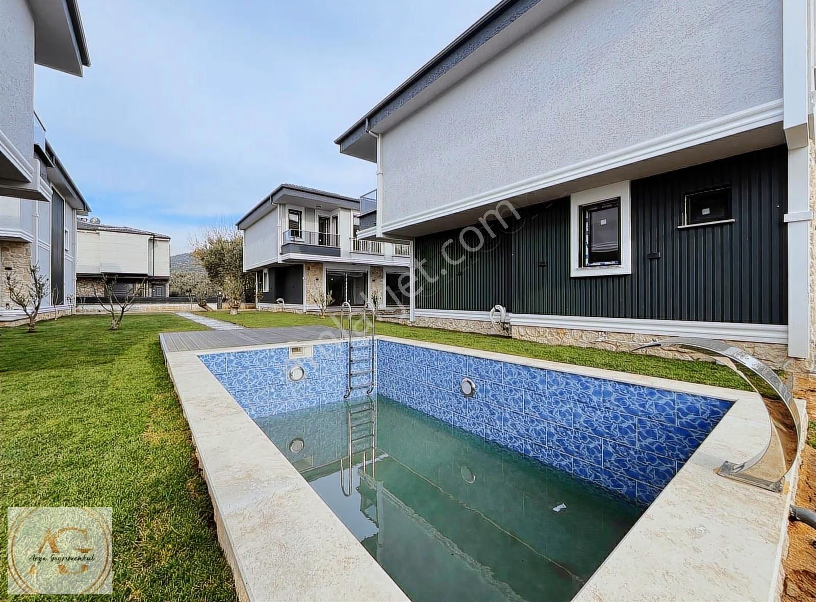 Küçükuyu'da Denize Yakın, Havuzlu, 140m² 3+1 Satılık Villa - Görsel 10