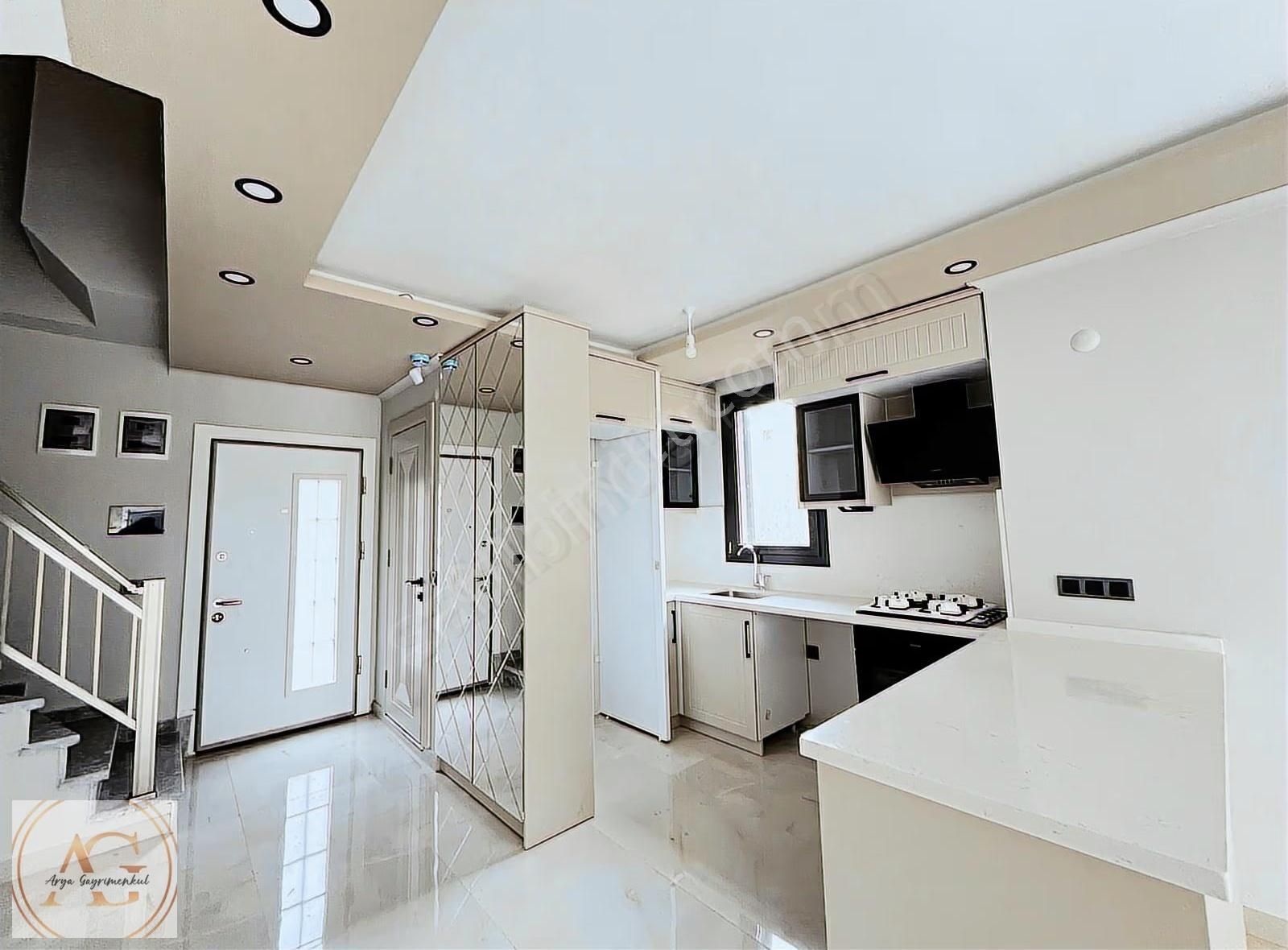 Küçükuyu'da Denize Yakın, Havuzlu, 140m² 3+1 Satılık Villa - Görsel 17