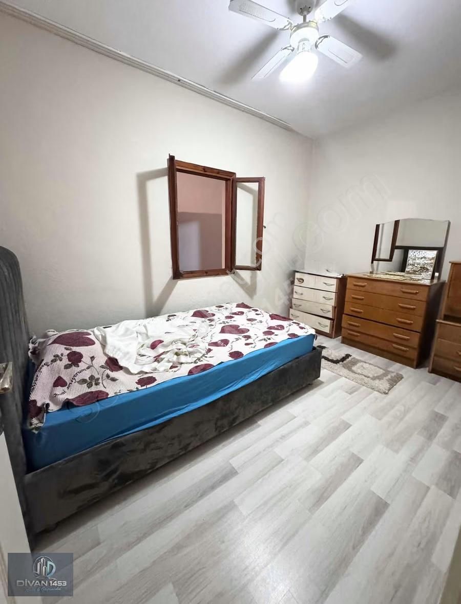 Urla Merkezde Ful Eşyalı Tam Müstakil - Görsel 13