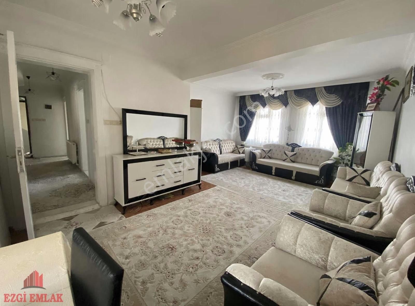 60 . Yıl Mahallesinde Ana Caddeye Yakın 3+1 Kattan Bölme - Görsel 11