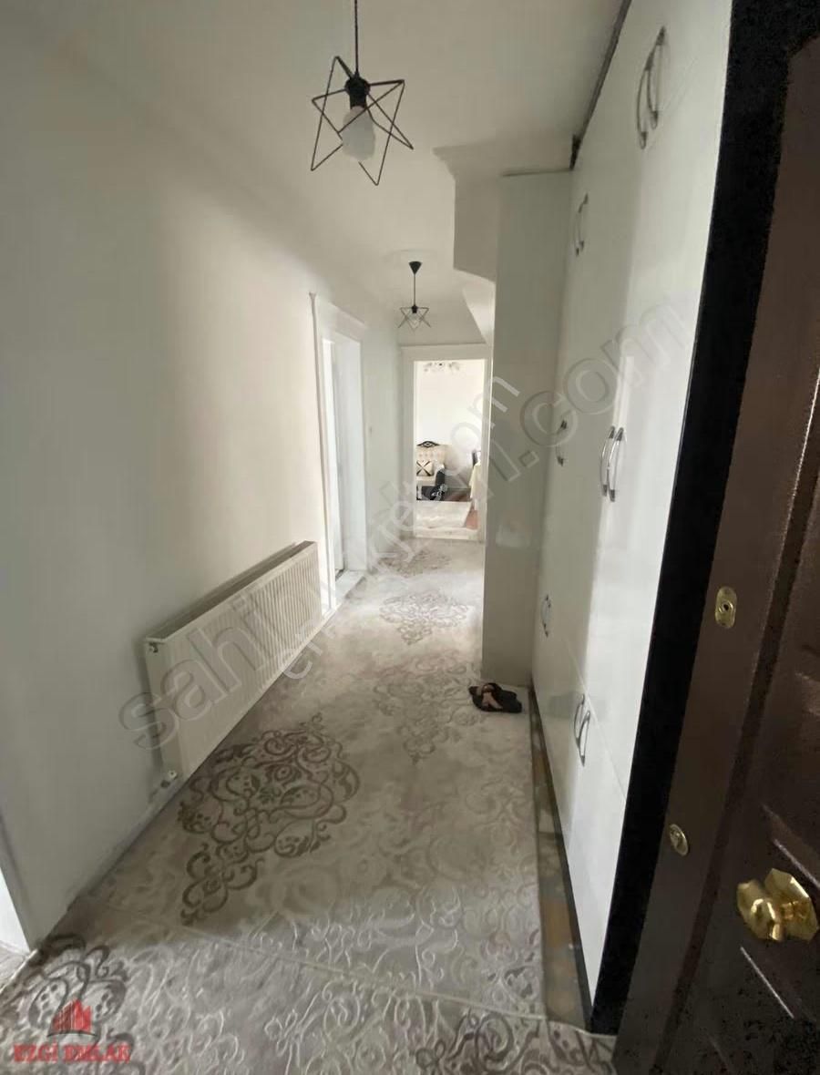 60 . Yıl Mahallesinde Ana Caddeye Yakın 3+1 Kattan Bölme - Görsel 6