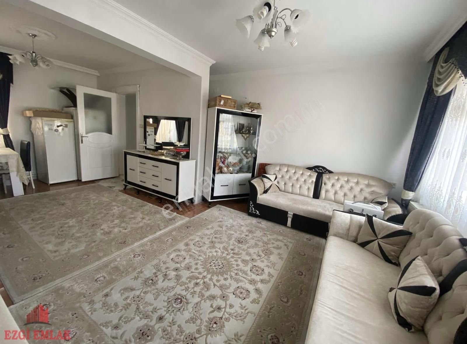 60 . Yıl Mahallesinde Ana Caddeye Yakın 3+1 Kattan Bölme - Görsel 13