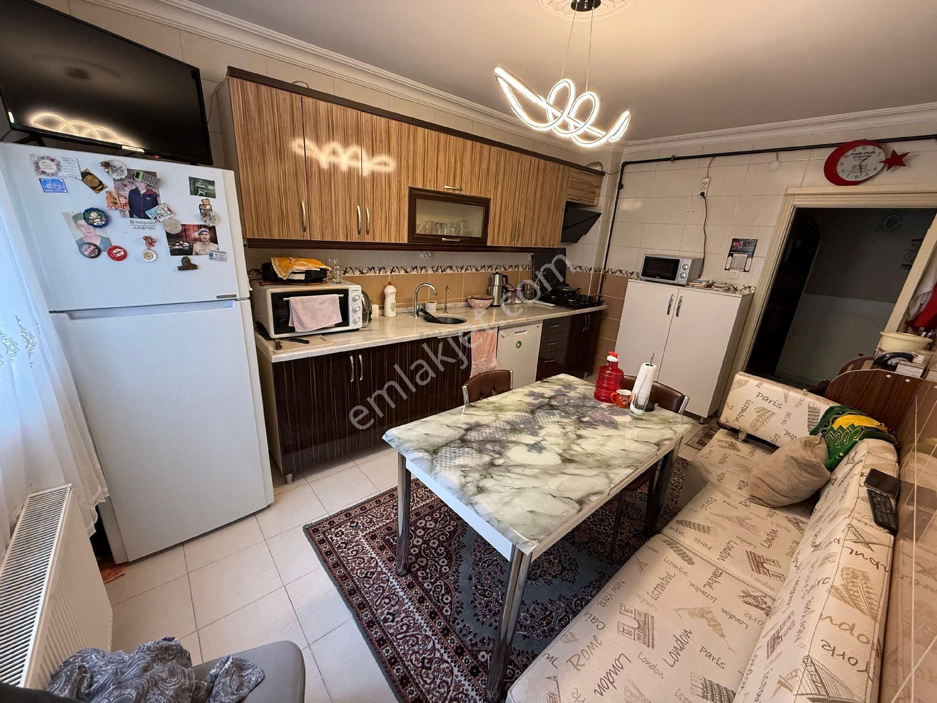 Karapürçek Mahallesi Satılık 4+1 Eyüp Cami Yakını Asansörlü Ara Kat - Görsel 2