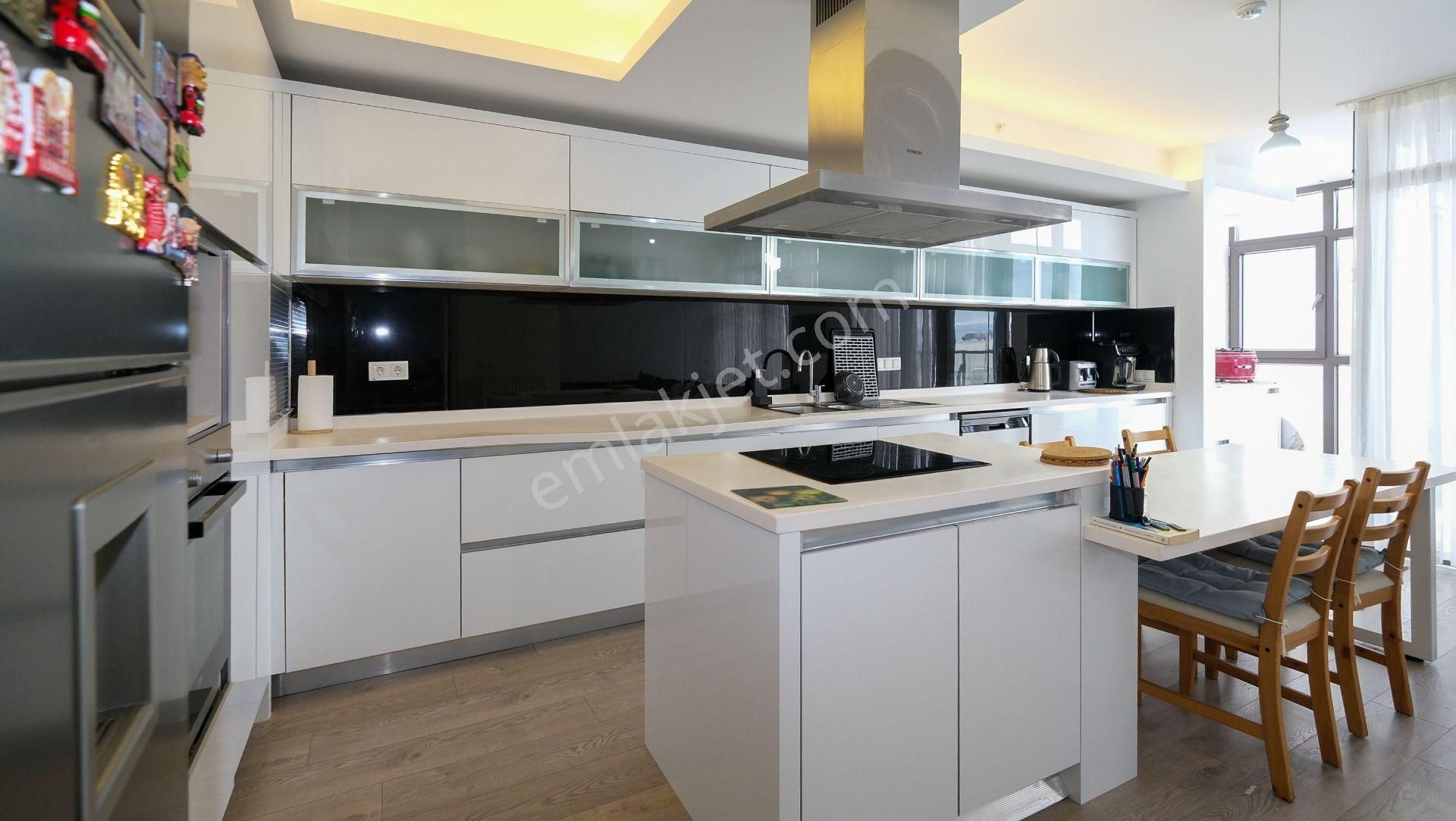 Atasayanlar 5 Sitesin'de Ada Mutfak 4 Banyolu 4,5+1 Daire