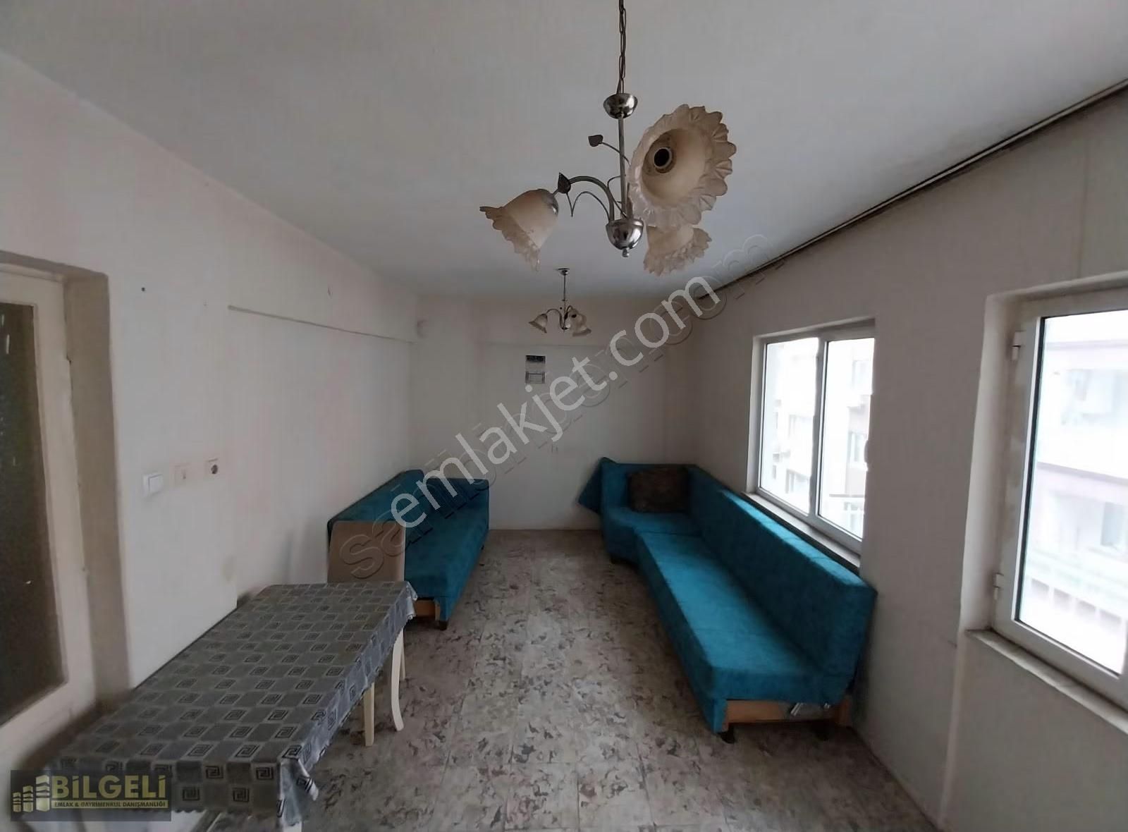 Akıncılar Mahallesi'nde Satılık Arakat 1+1 Standart Daire