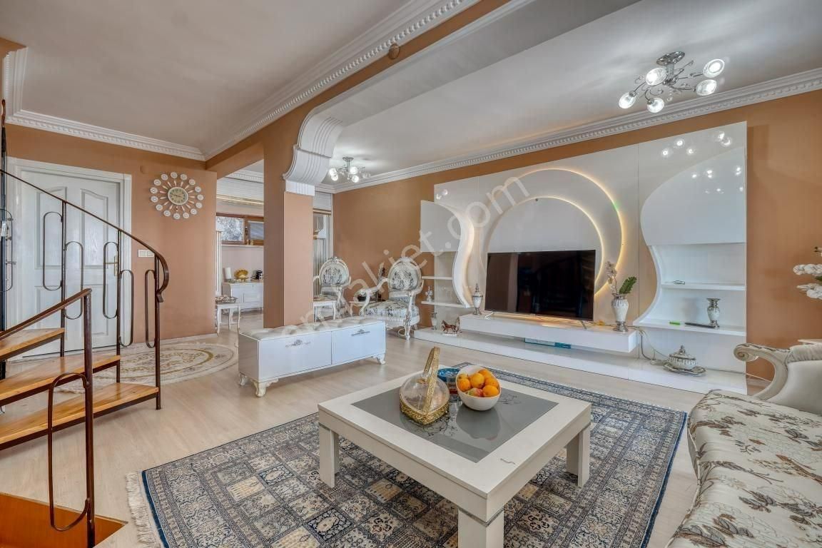 Alanya / Demirtaş’ta Deniz Manzaralı 3+1 Satılık Villa - Görsel 3