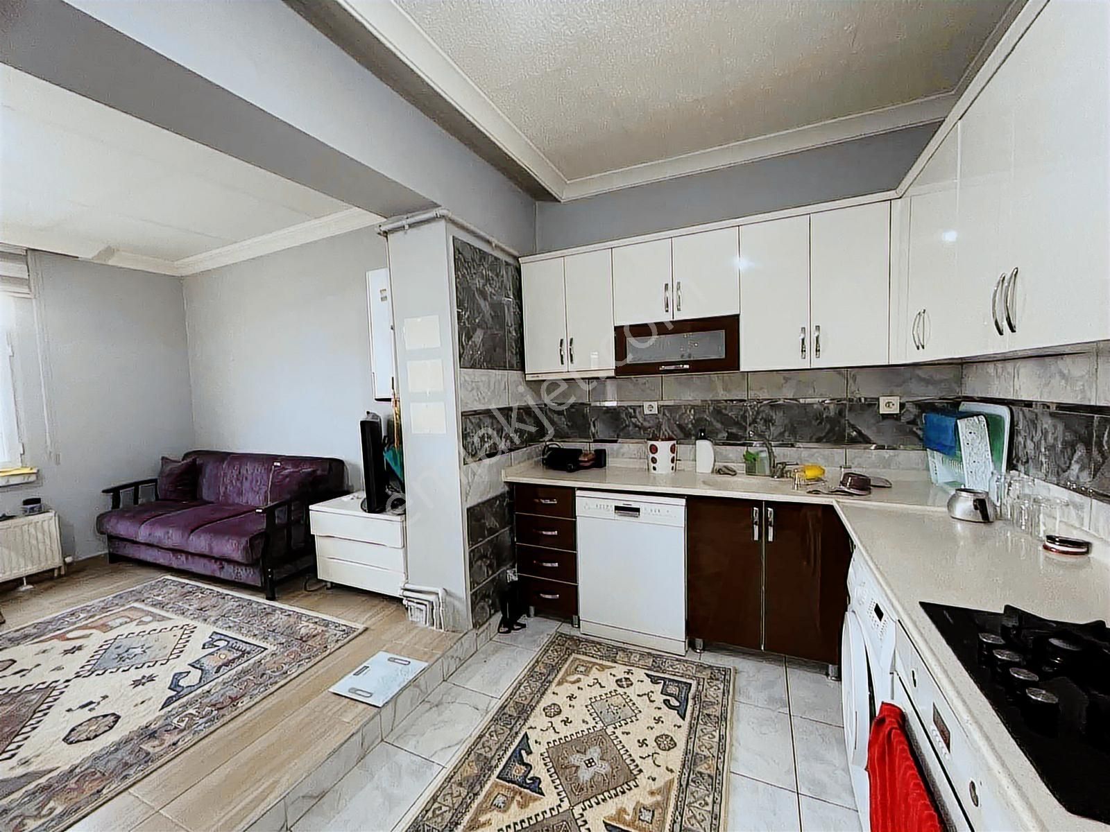 Metroya Yürüme Mesafesinde Yapılı Satılık 3+1 Daire