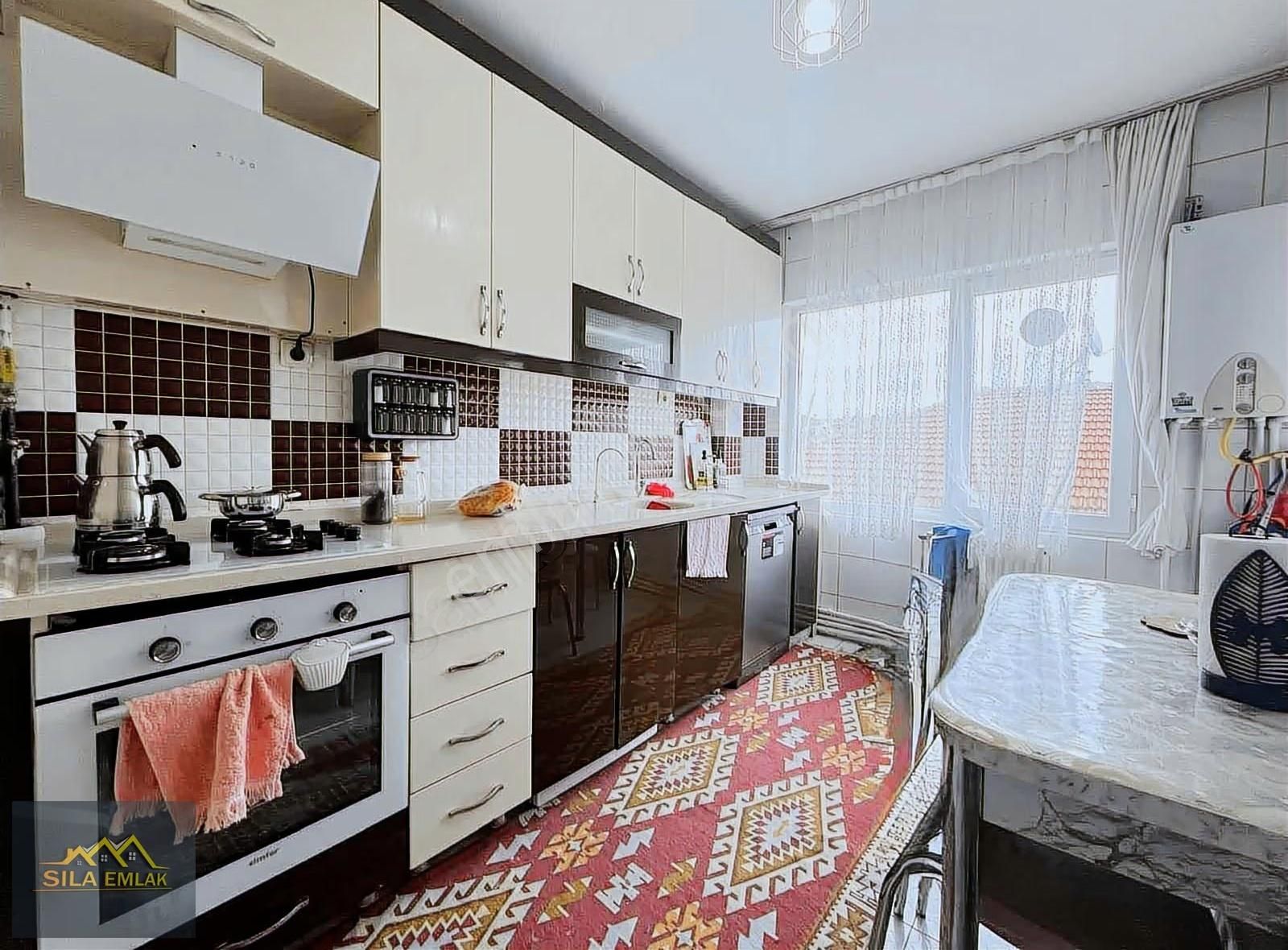 Akşemsettin Mh Ara Kat 3+1 Yapılı Krediye Uygun Kök Tapu Daire!