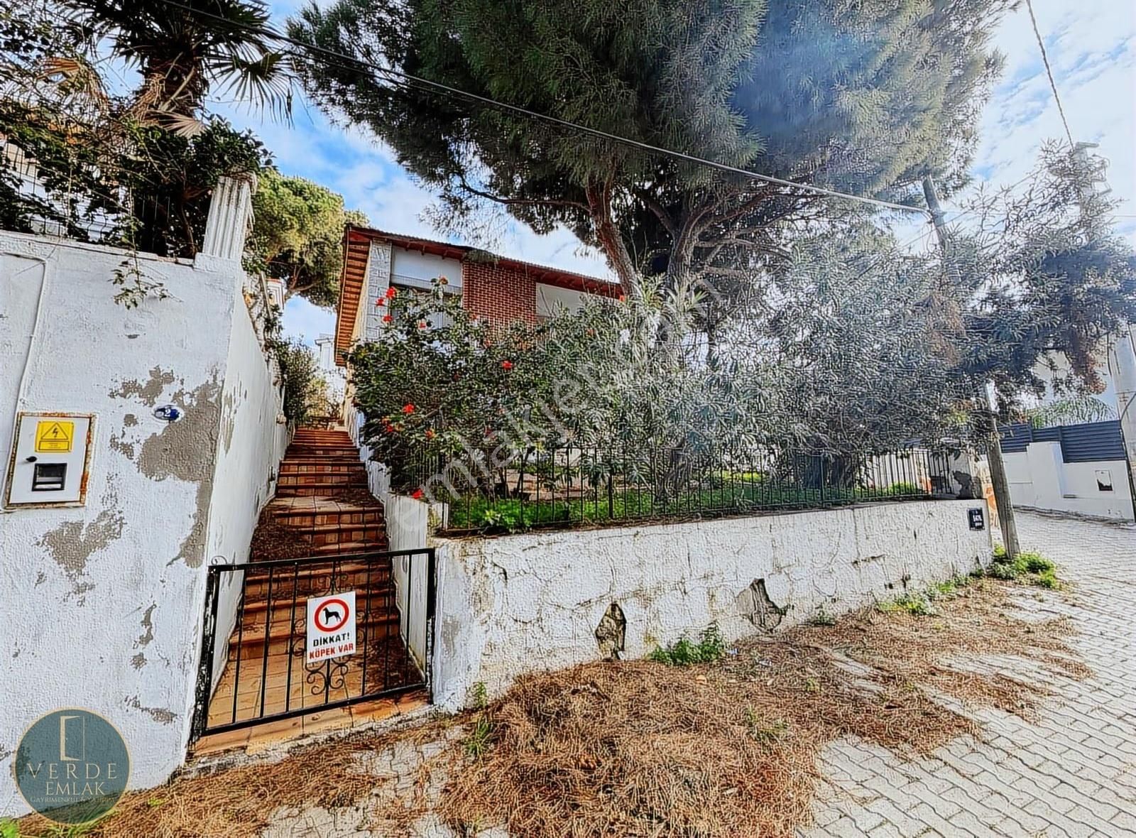 Çeşme Ardıç'ta Muhteşem Konumlu 343 M2 Arsa Paylı Villa - Görsel 11