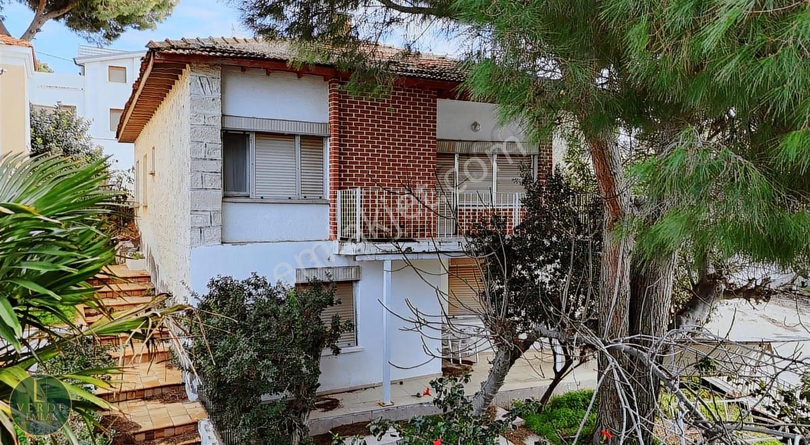 Çeşme Ardıç'ta Muhteşem Konumlu 343 M2 Arsa Paylı Villa - Görsel 5
