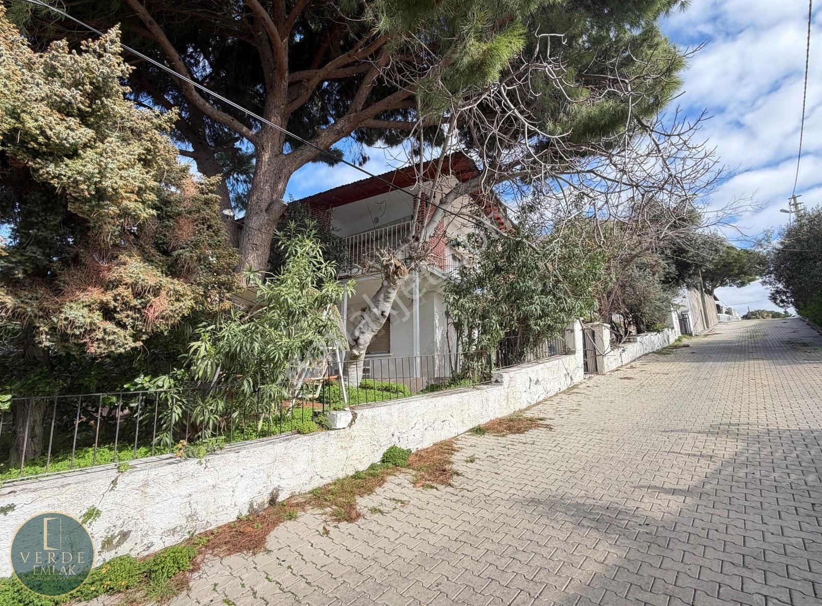 Çeşme Ardıç'ta Muhteşem Konumlu 343 M2 Arsa Paylı Villa - Görsel 4