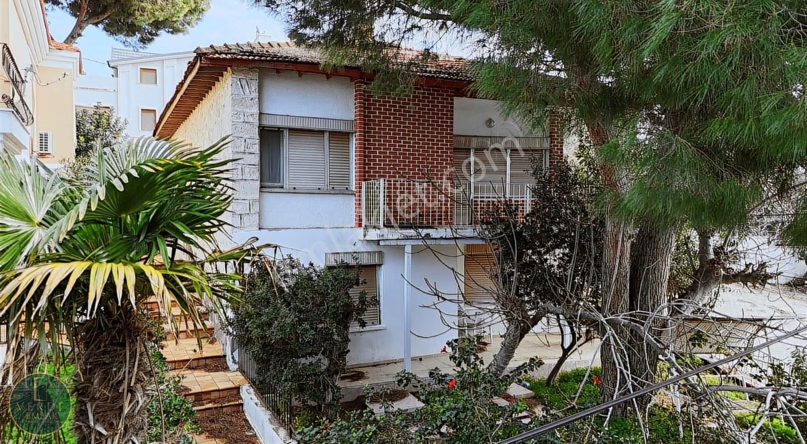 Çeşme Ardıç'ta Muhteşem Konumlu 343 M2 Arsa Paylı Villa