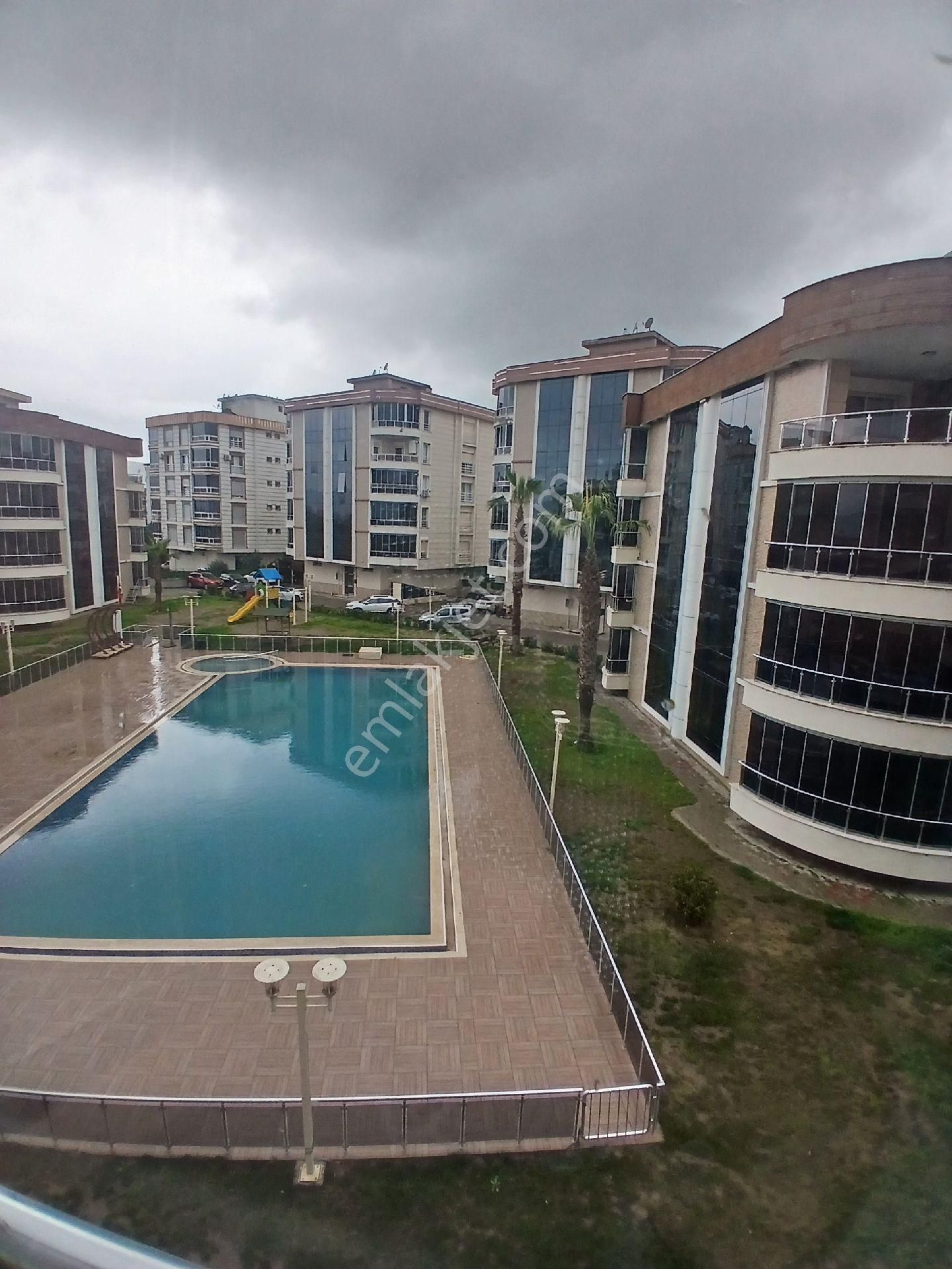 İzmir Torbalı Muratbey Mahallesinde Havuzlu Sitede 3+1 Full Eşyalı Kiralık