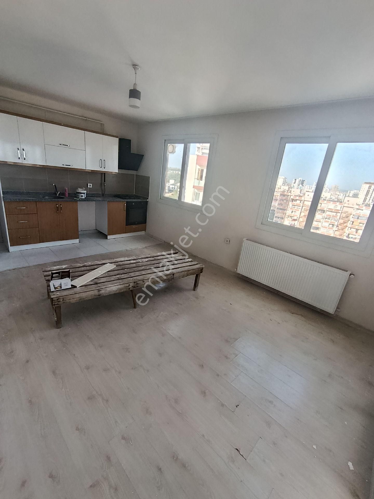 Osmangazide Cadde Üstü Kombili Kiralık 4+1