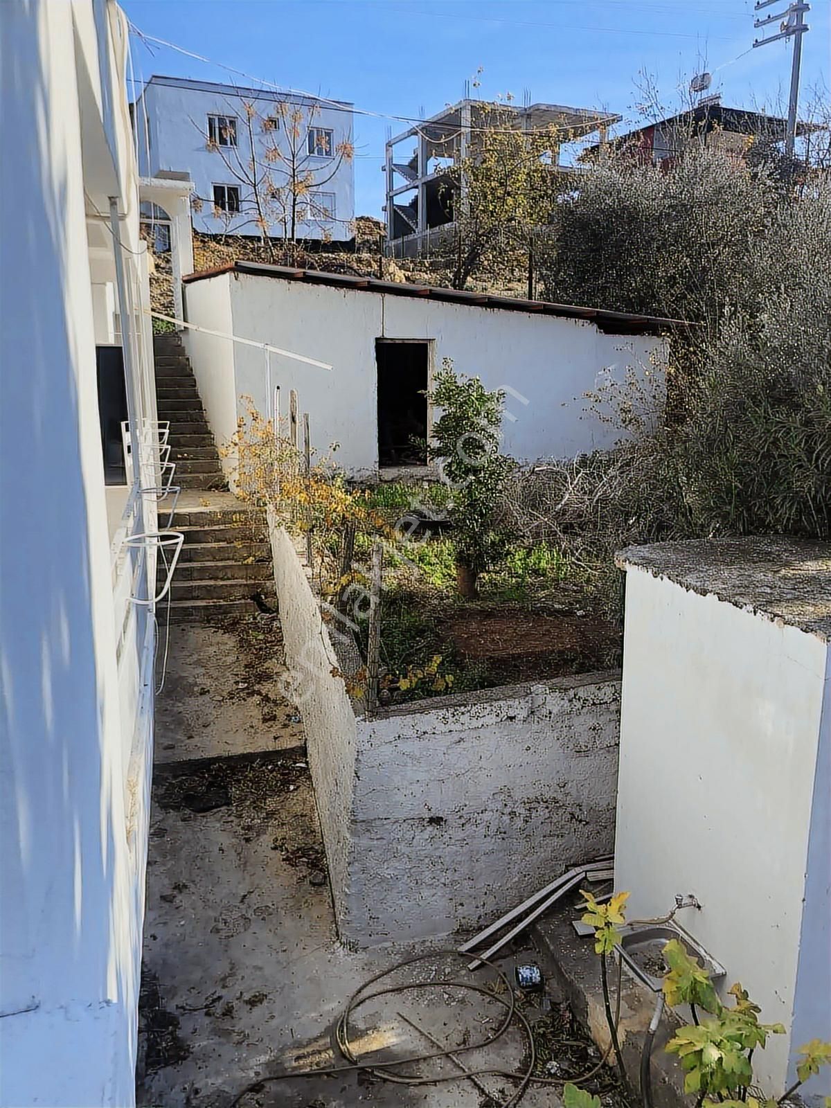 Anadolu Gayrimenkulden İki Katlı Büyük Bahçeli Müstakil Ev - Görsel 3