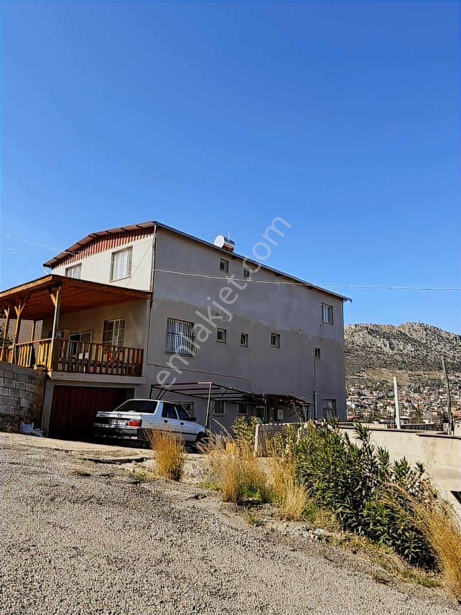 Anadolu Gayrimenkulden 3 Katlı Müstakil