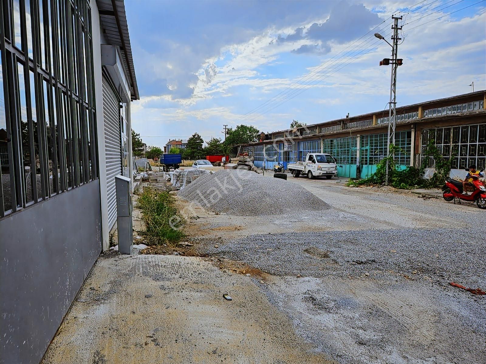 Sarayönü Sanayi Sitesinde 2 Dükkan Tek Fiyat - Görsel 9