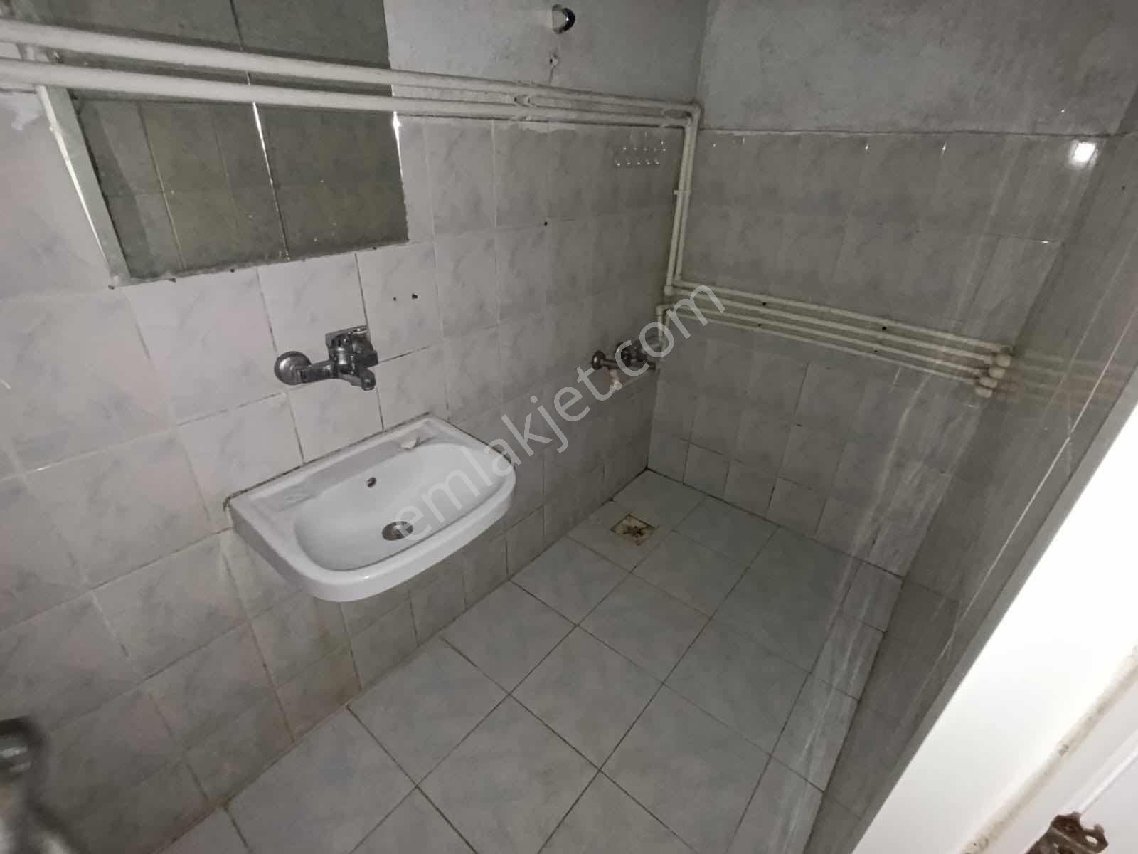 Özbil Gayrimenkul' Den Satılık Tramvaya Yakın 2+1 Bahçekat Daire - Görsel 3