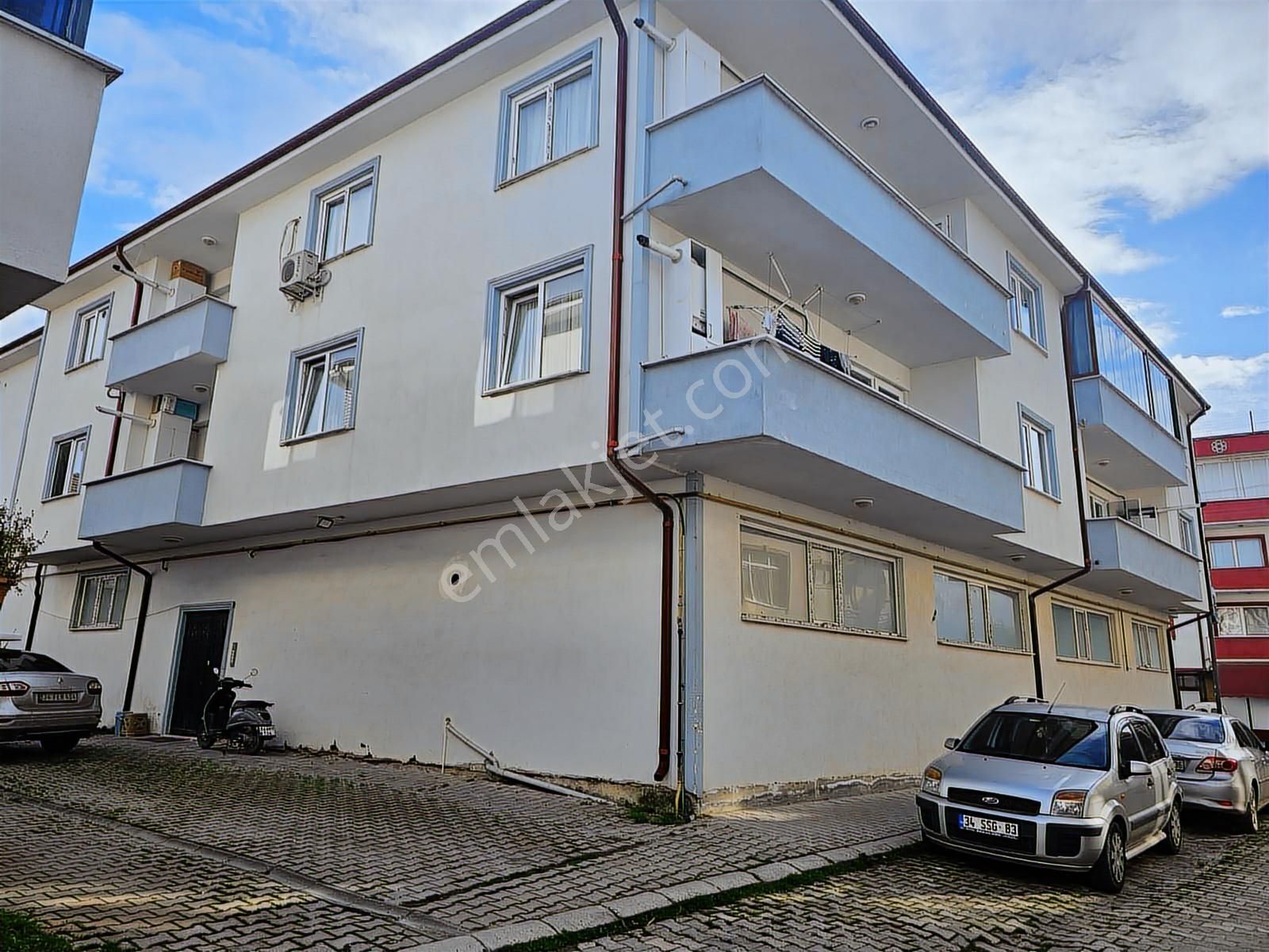 A101 Market Üstü Cadde Üzeri 130m² 3+1 Kiralık Arakat Daire