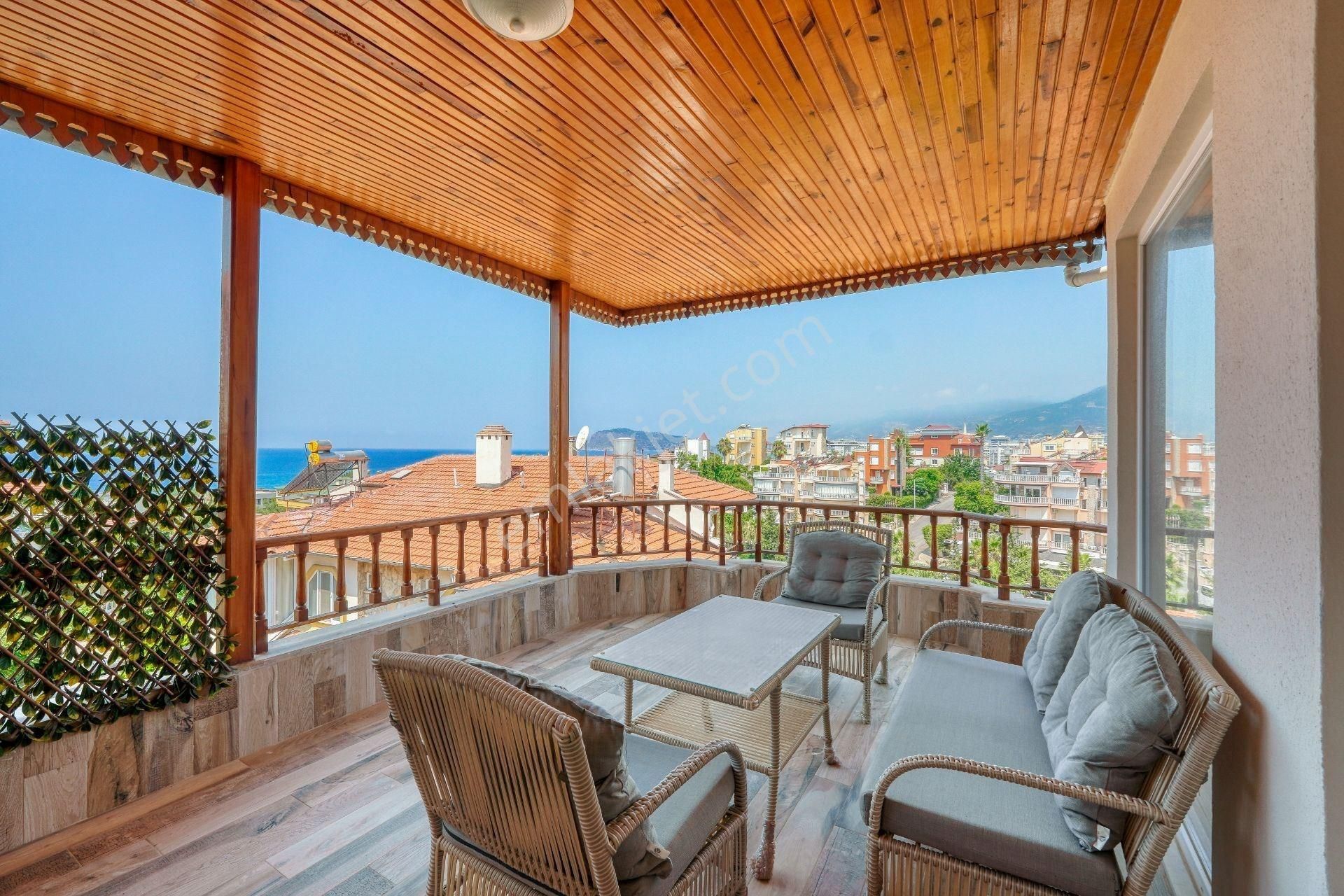 Alanya / Kestel’de Deniz Manzaralı 3+1 Satılık Villa