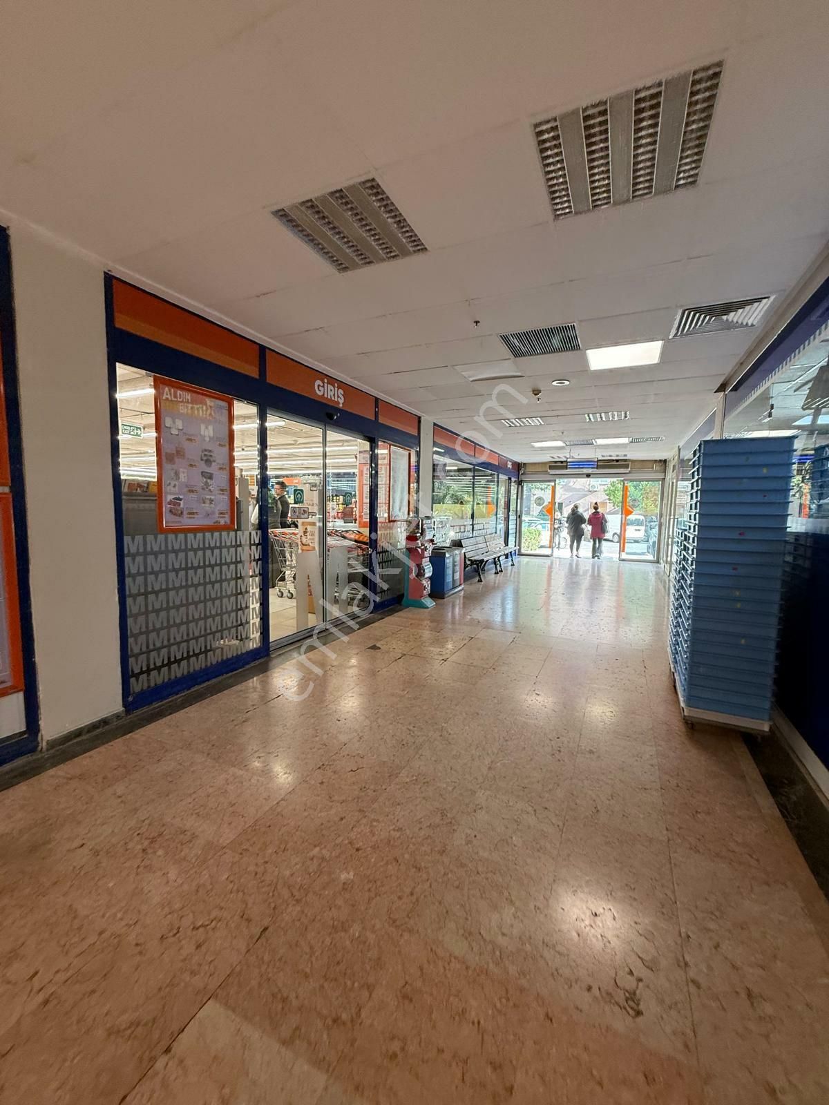 Beylikdüzü Barış Mahallesinde Merkezde 200 M2 Kiralik - Görsel 2