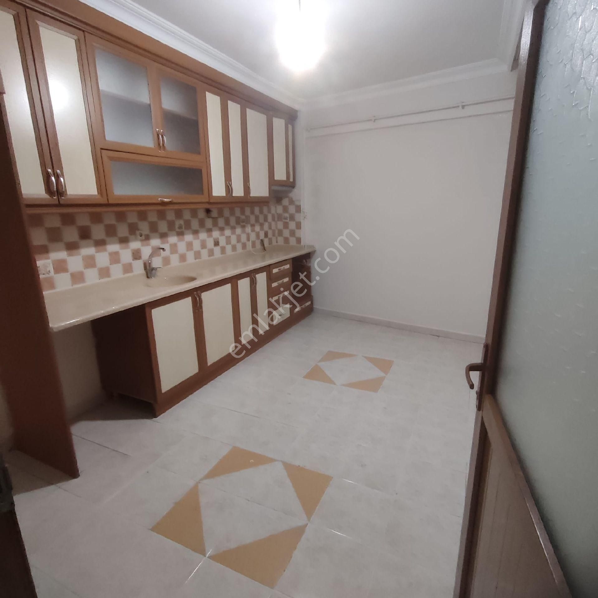 Feslikan Mahallesi'nde 130m2 2+1 Arakat Kiralık Daire