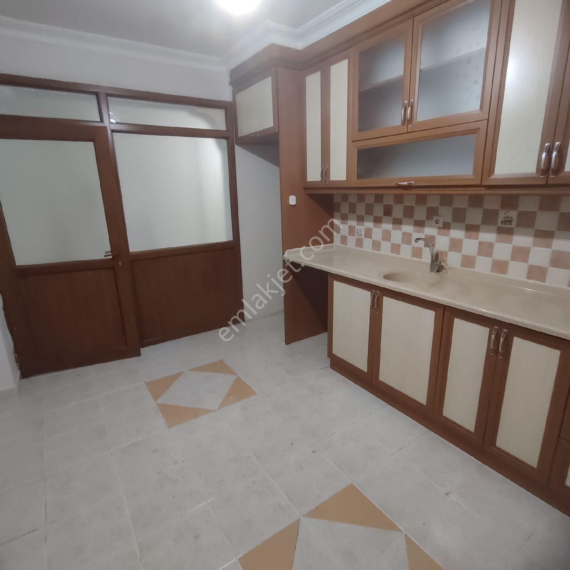 Feslikan Mahallesi'nde 130m2 2+1 Arakat Kiralık Daire - Görsel 2