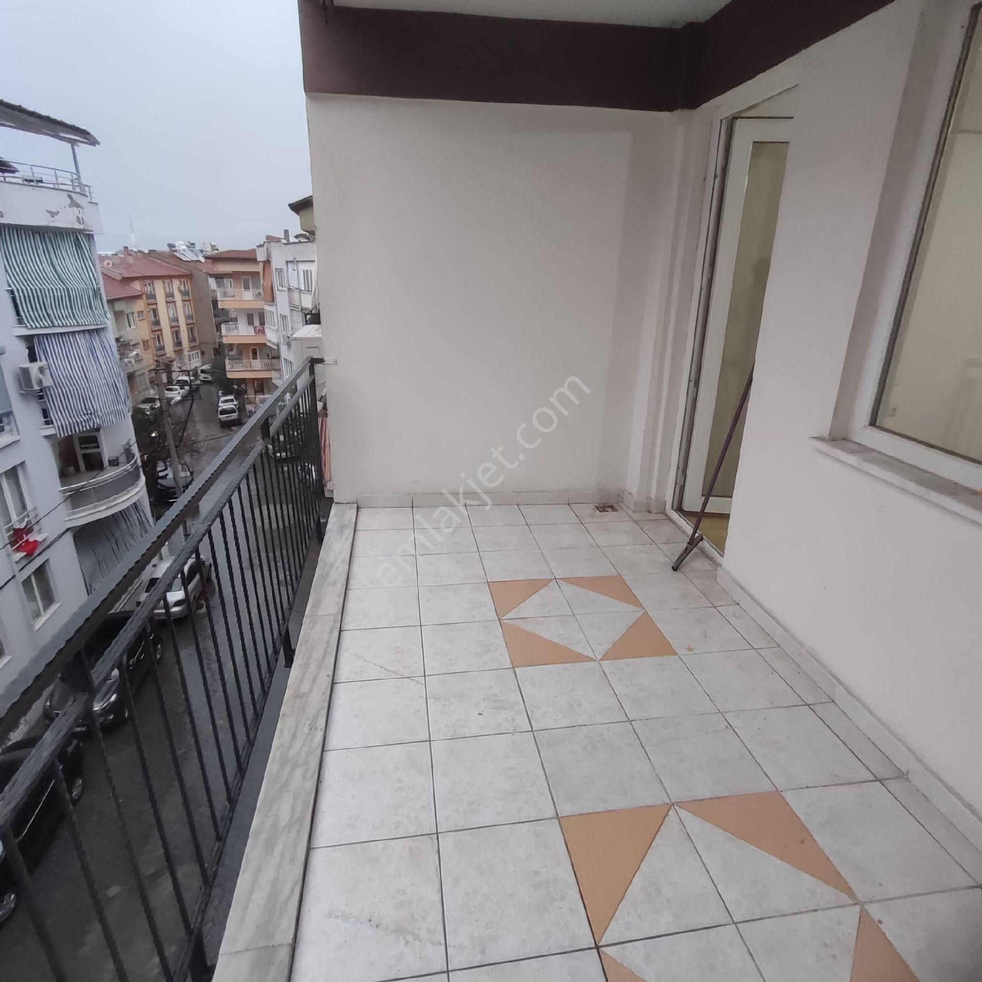 Feslikan Mahallesi'nde 130m2 2+1 Arakat Kiralık Daire - Görsel 20