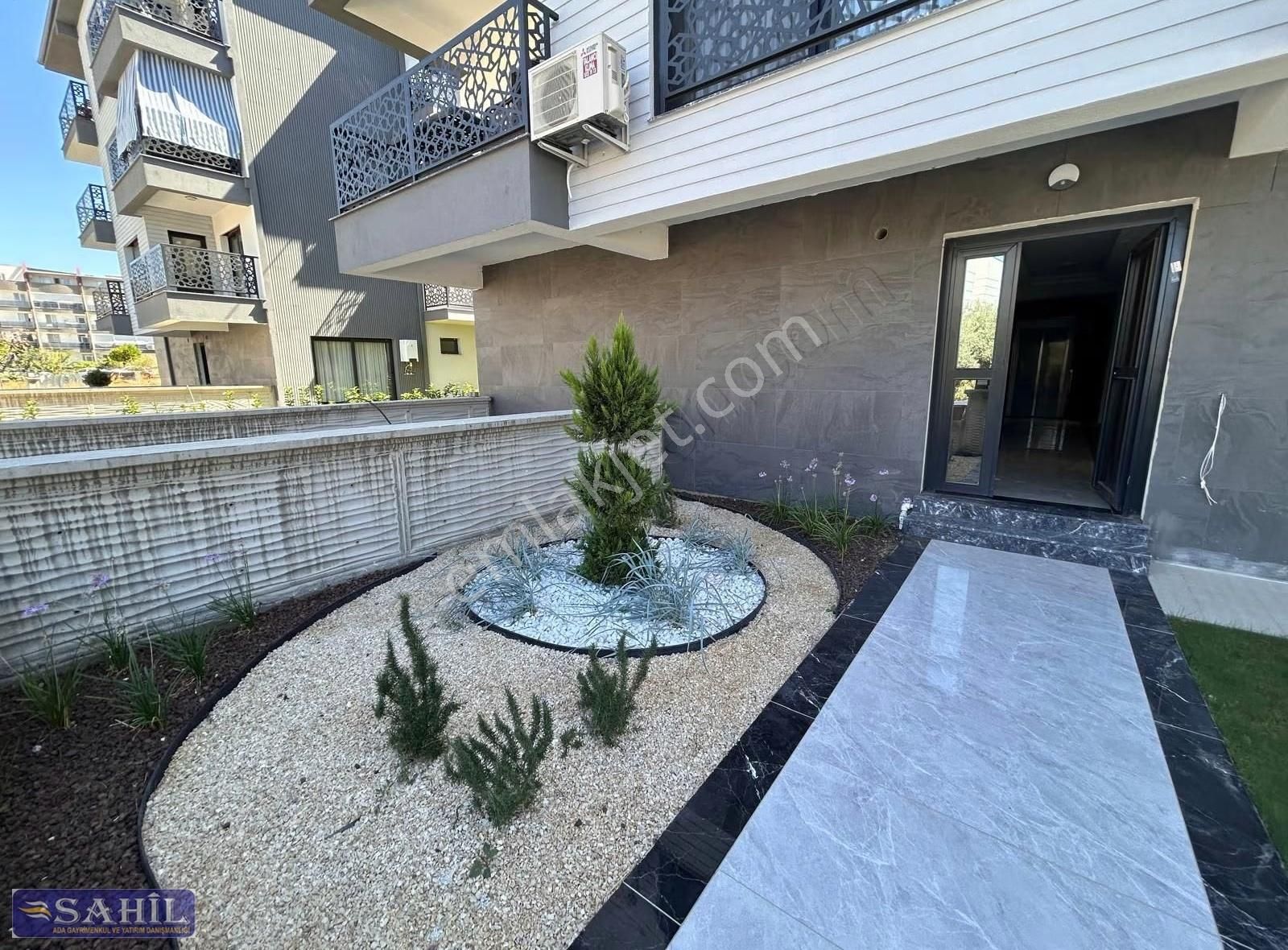 Kuşadası Davutlarda Havuzlu Site İçinde Full Eşyalı 1+1 Bahçe K