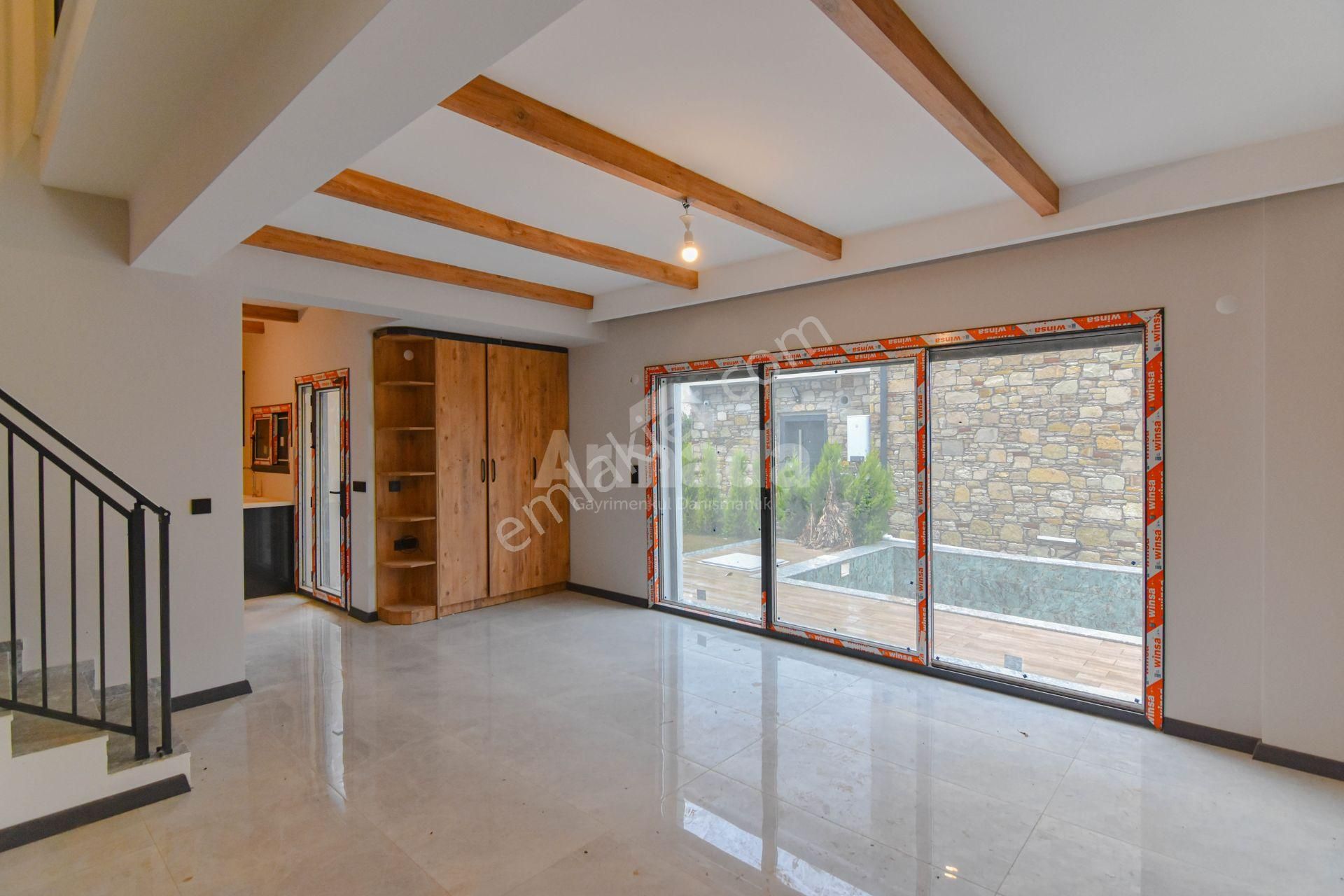 Kuşadası Davutlar'da Taş Kaplama Özel Havuzlu Müstakil Villa - Görsel 2