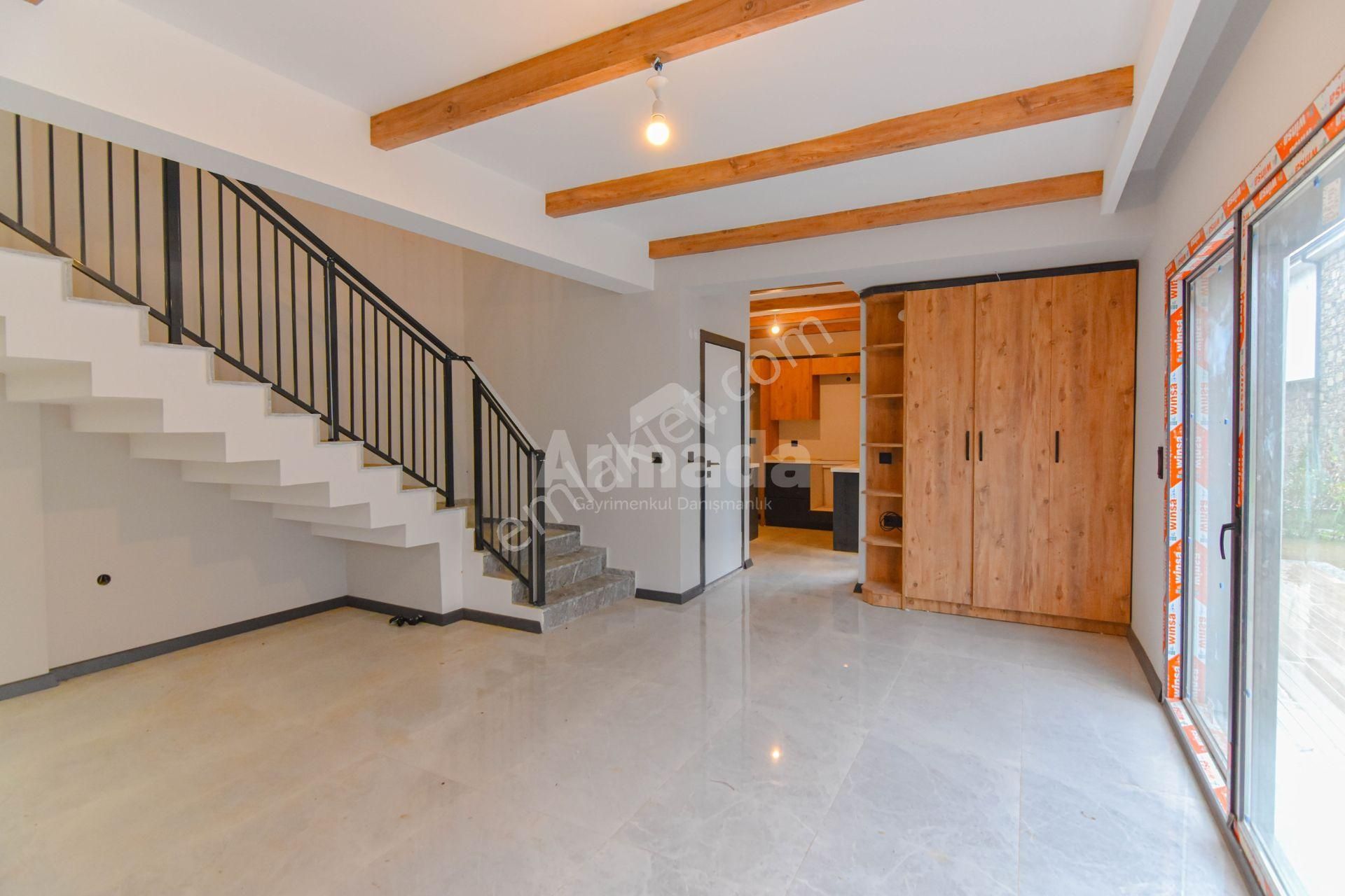 Kuşadası Davutlar'da Taş Kaplama Özel Havuzlu Müstakil Villa