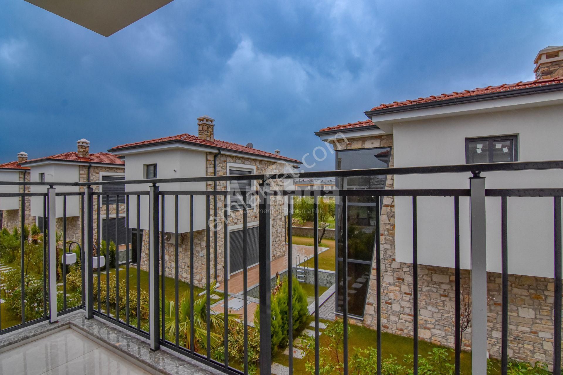 Kuşadası Davutlar'da Taş Kaplama Özel Havuzlu Müstakil Villa - Görsel 16