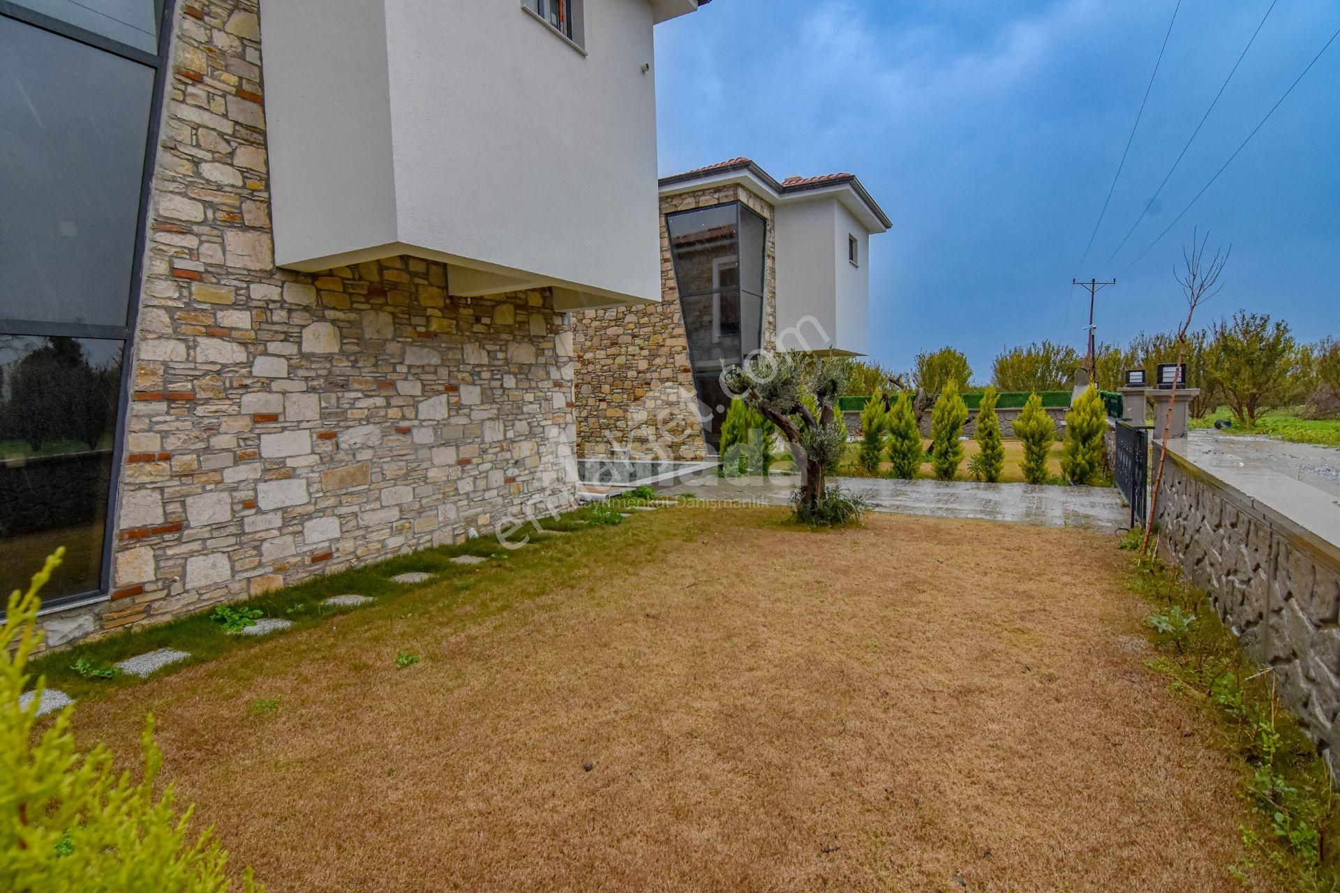 Kuşadası Davutlar'da Taş Kaplama Özel Havuzlu Müstakil Villa - Görsel 27
