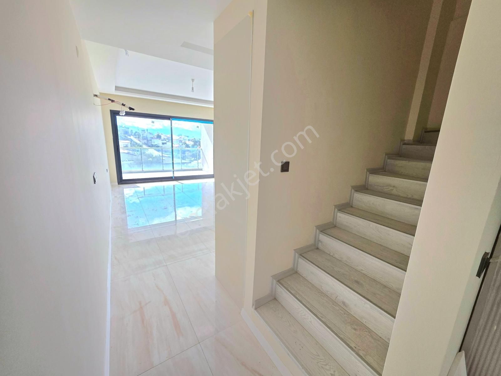 Kuşadası Kadınlar Denizinde Manzaralı 3+1 Daire - Görsel 28