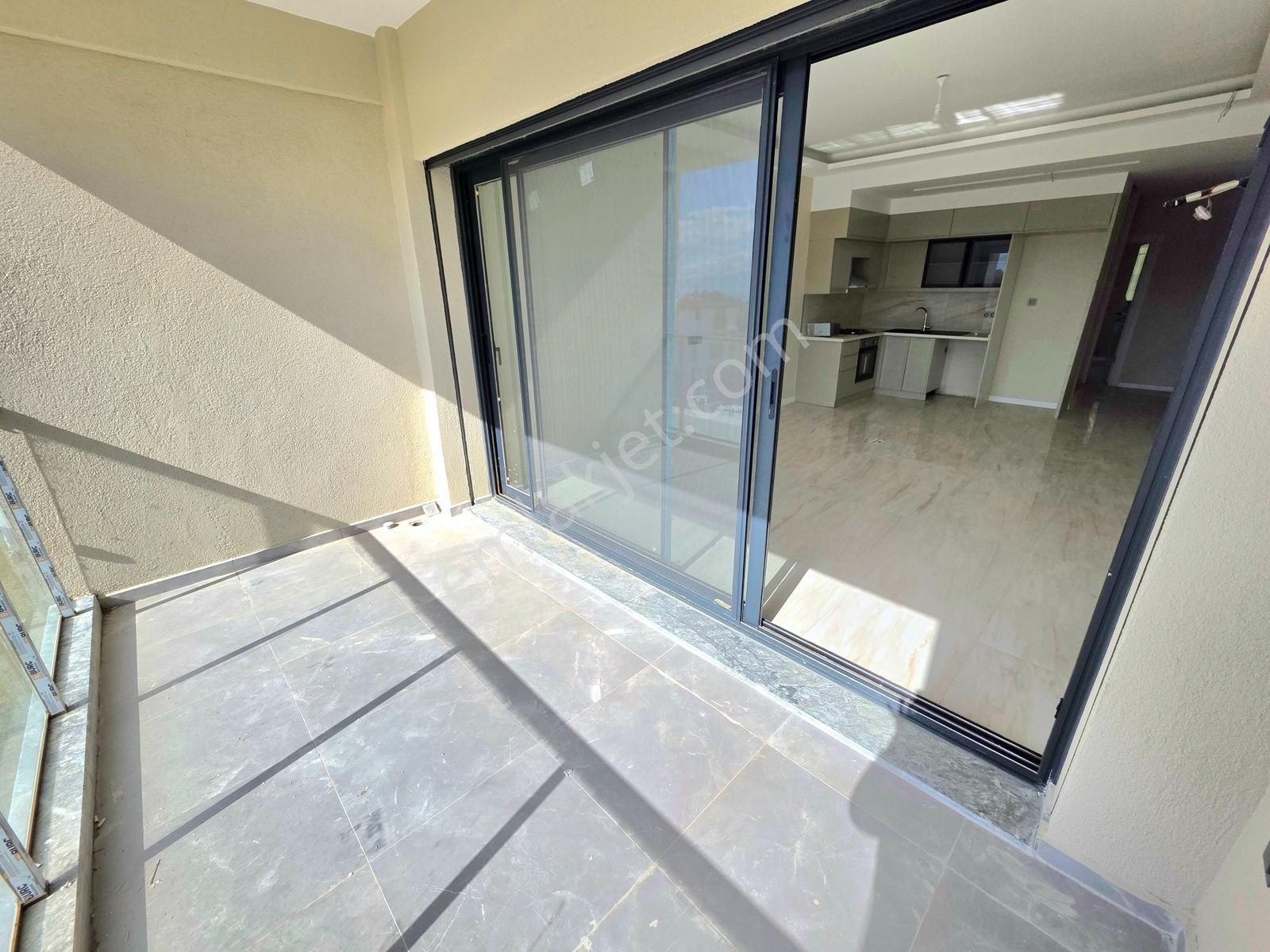 Kuşadası Kadınlar Denizinde Manzaralı 3+1 Daire - Görsel 3